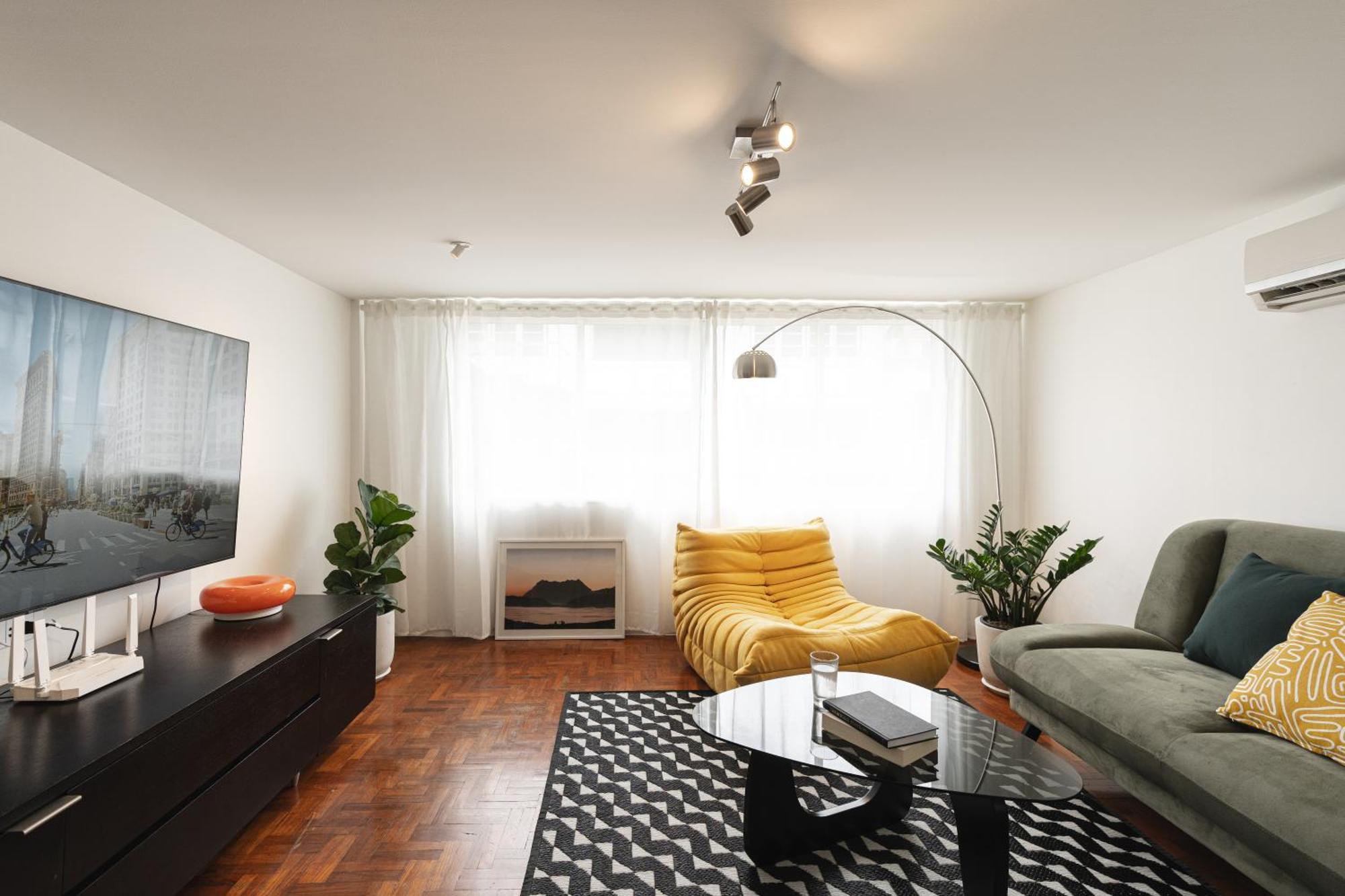 Flat And Fur 2br Mid-century 3mins To Nimman Airport Holiday home
