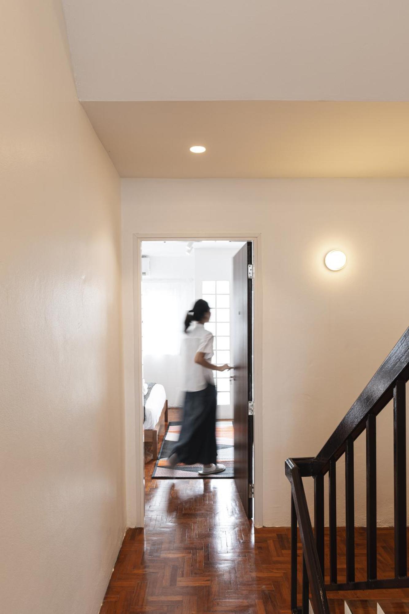 Bahay bakasyunan Flat And Fur 2br Mid-century 3mins To Nimman Airport *