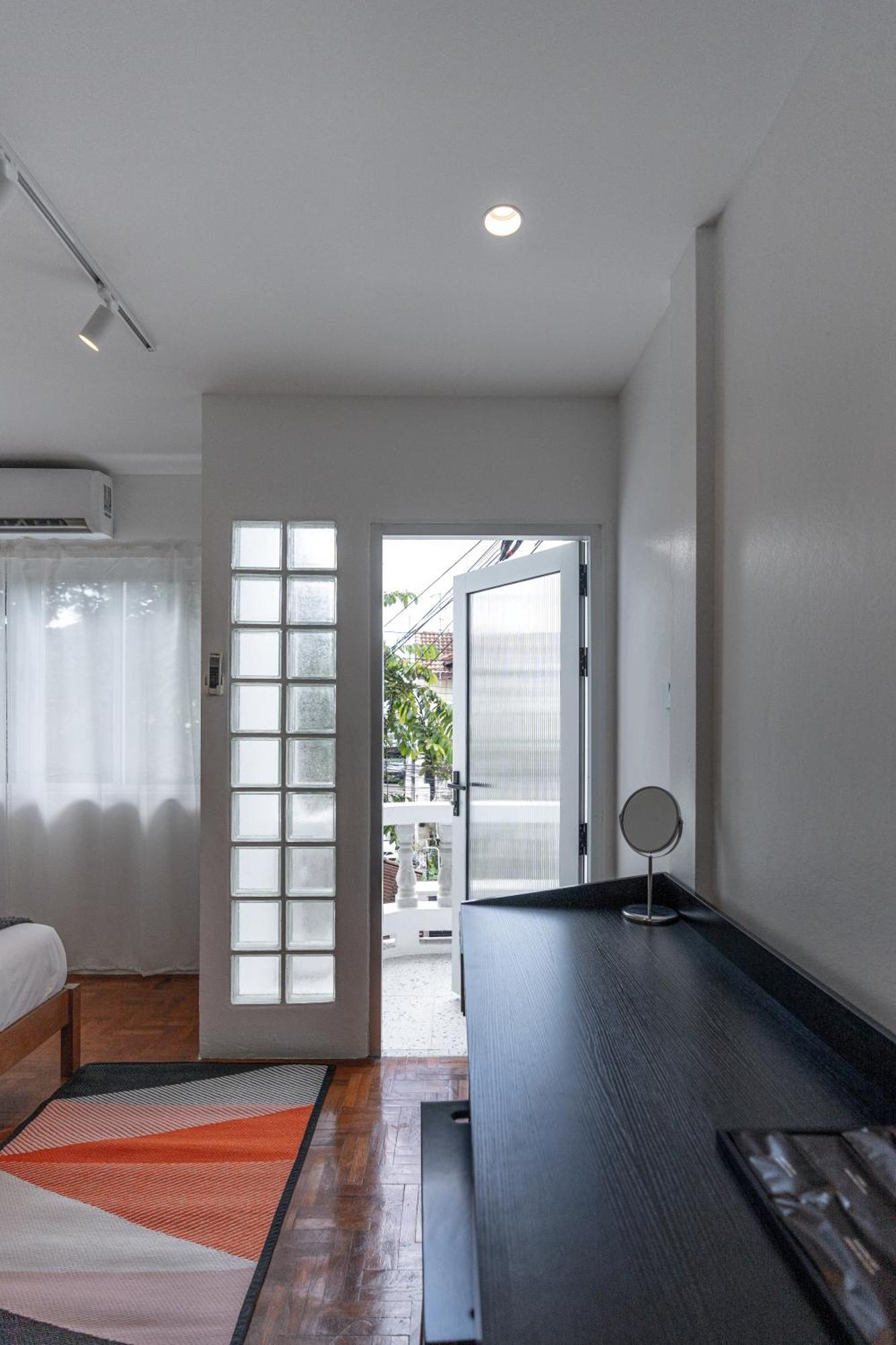 Flat And Fur 2br Mid-century 3mins To Nimman Airport Holiday home