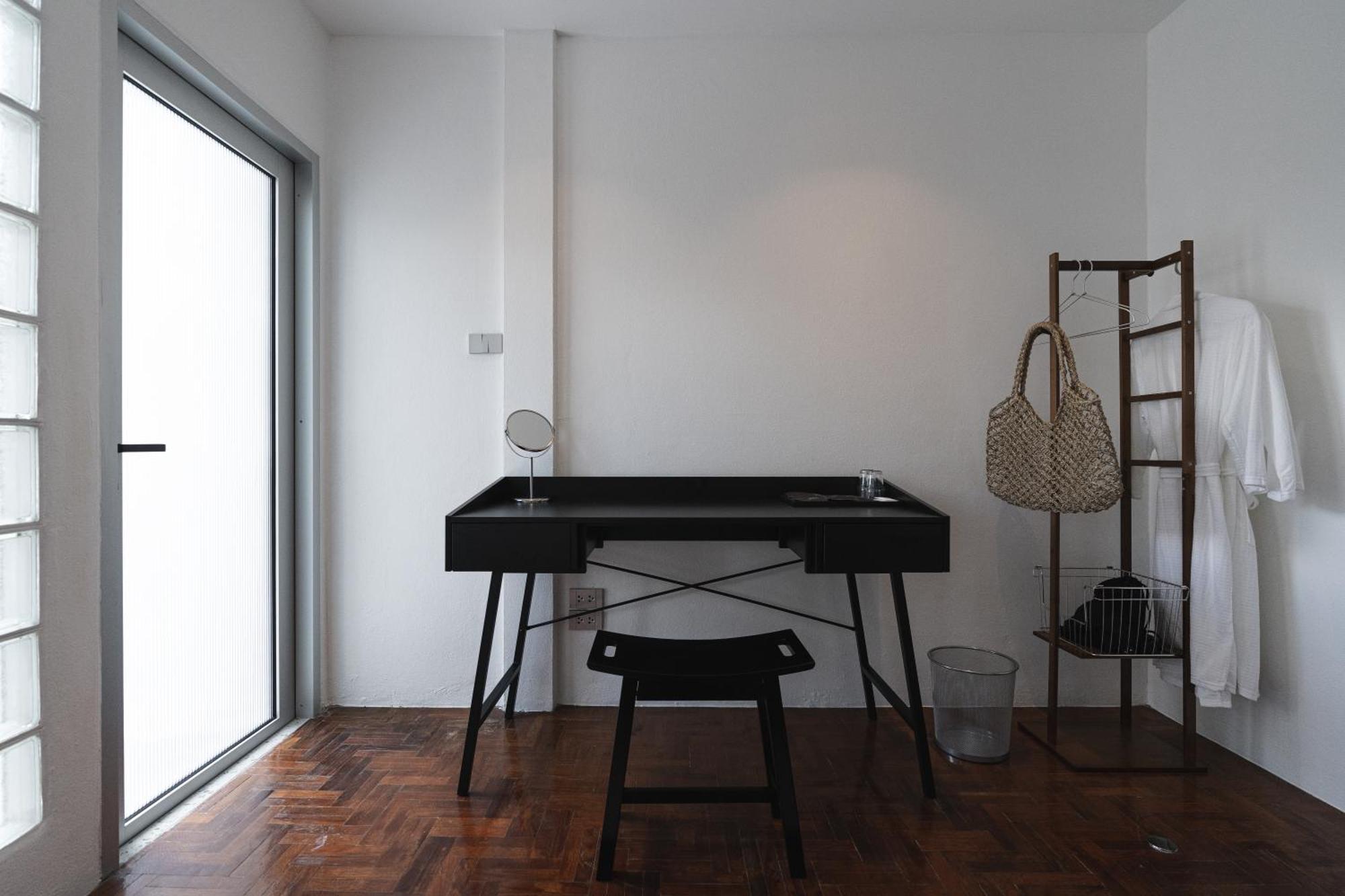 Flat And Fur 2br Mid-century 3mins To Nimman Airport Holiday home *