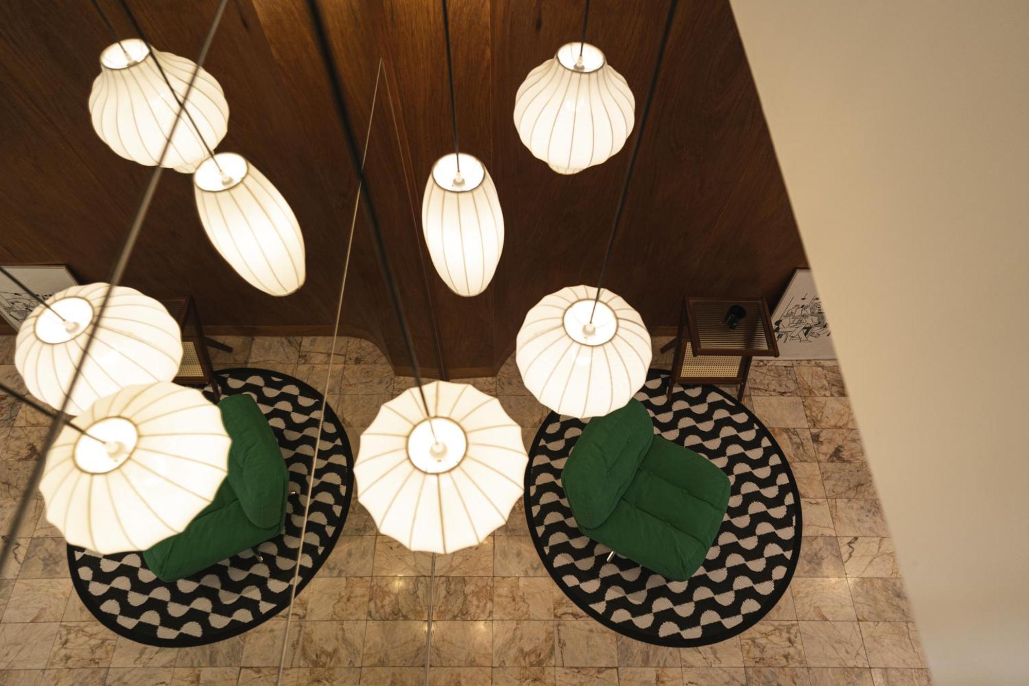 Bahay bakasyunan Flat And Fur 2br Mid-century 3mins To Nimman Airport
