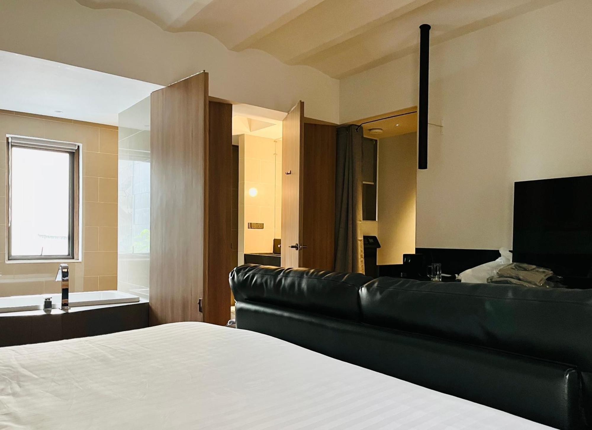 Noir Hotel 3*