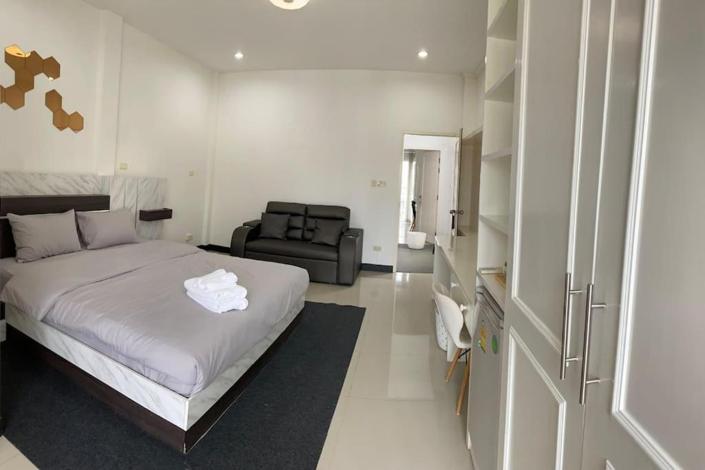 Skyzie Nimman With Airport Pick Up Apartment