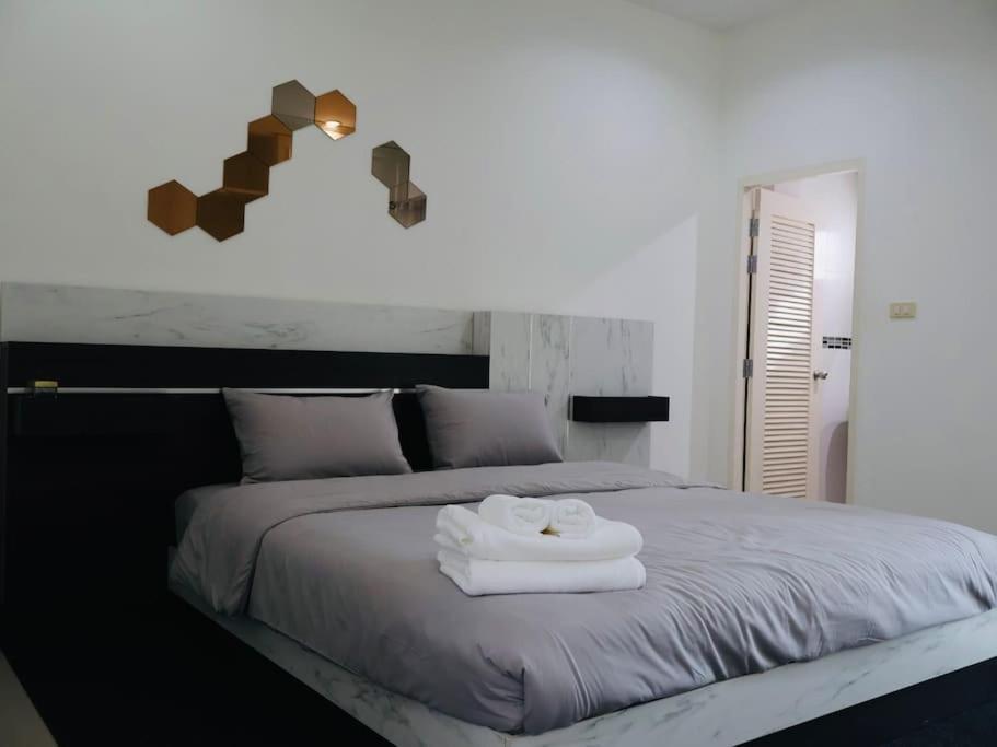 Skyzie Nimman With Airport Pick Up Apartment Chiang Mai