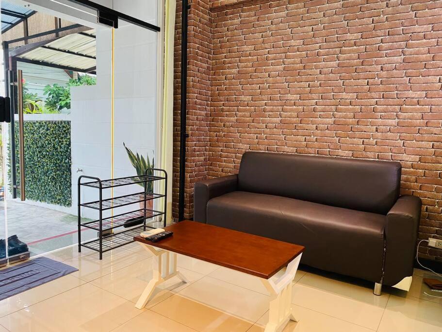 Apartment Skyzie Nimman With Airport Pick Up