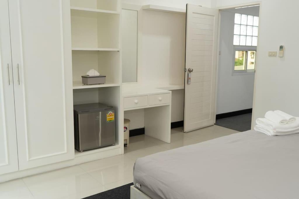Apartment Skyzie Nimman With Airport Pick Up