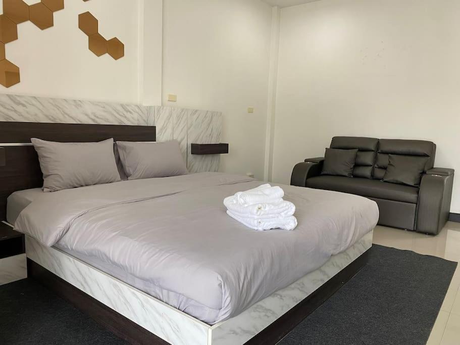 Skyzie Nimman With Airport Pick Up Apartment Chiang Mai