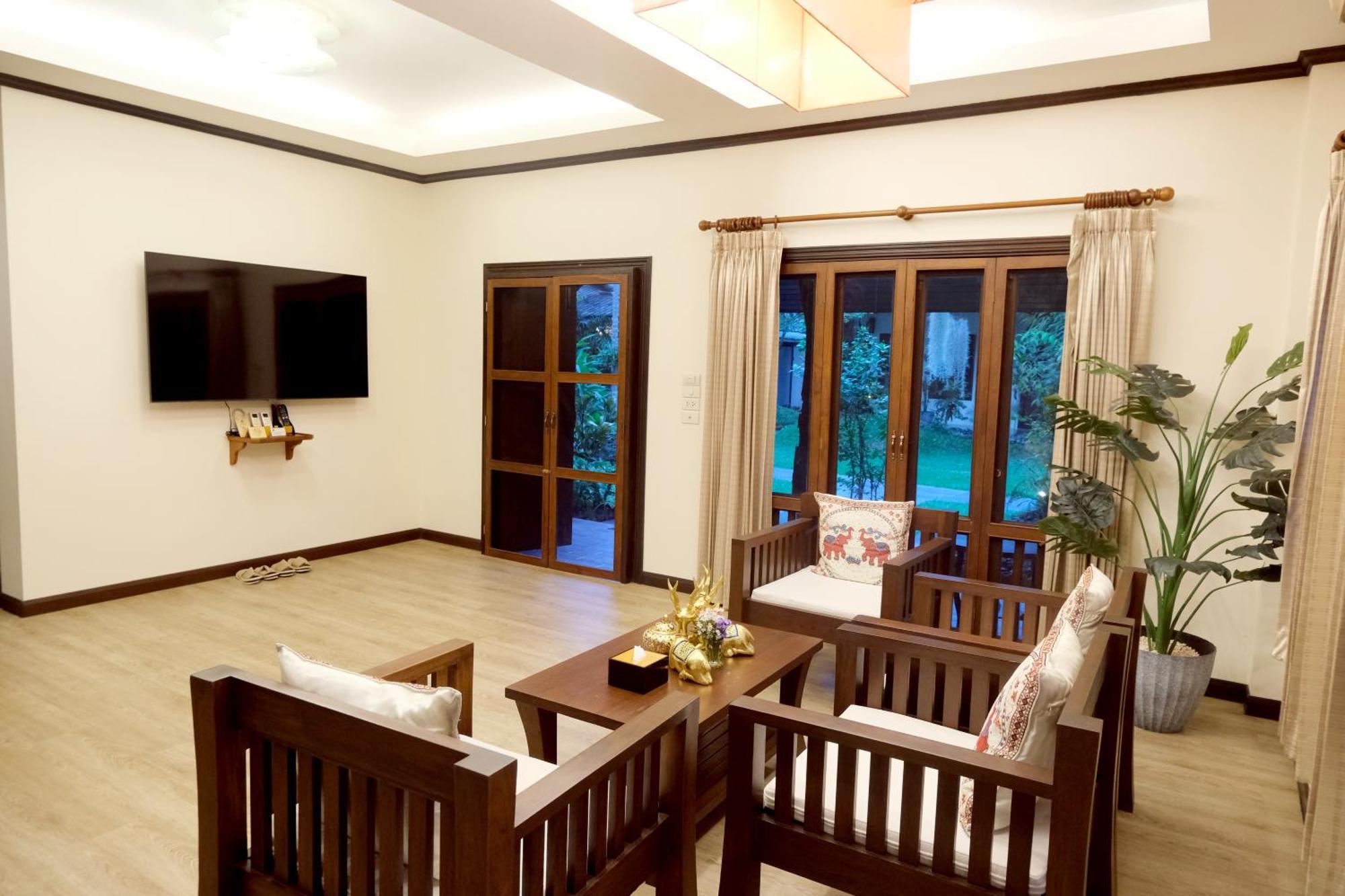 Vimarn Kaew Village And Hotel