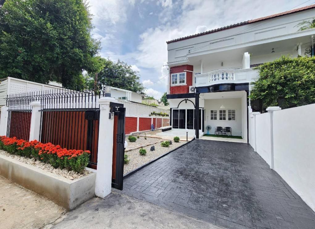 Boxsoon Nimman 2 # 4beds 3baths Chiang Mai