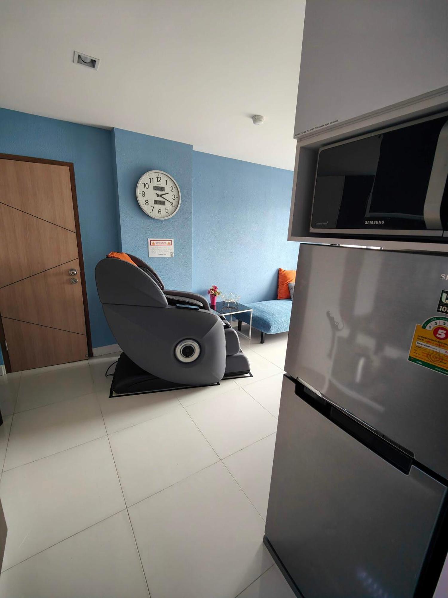 Blue And Farang Homes *