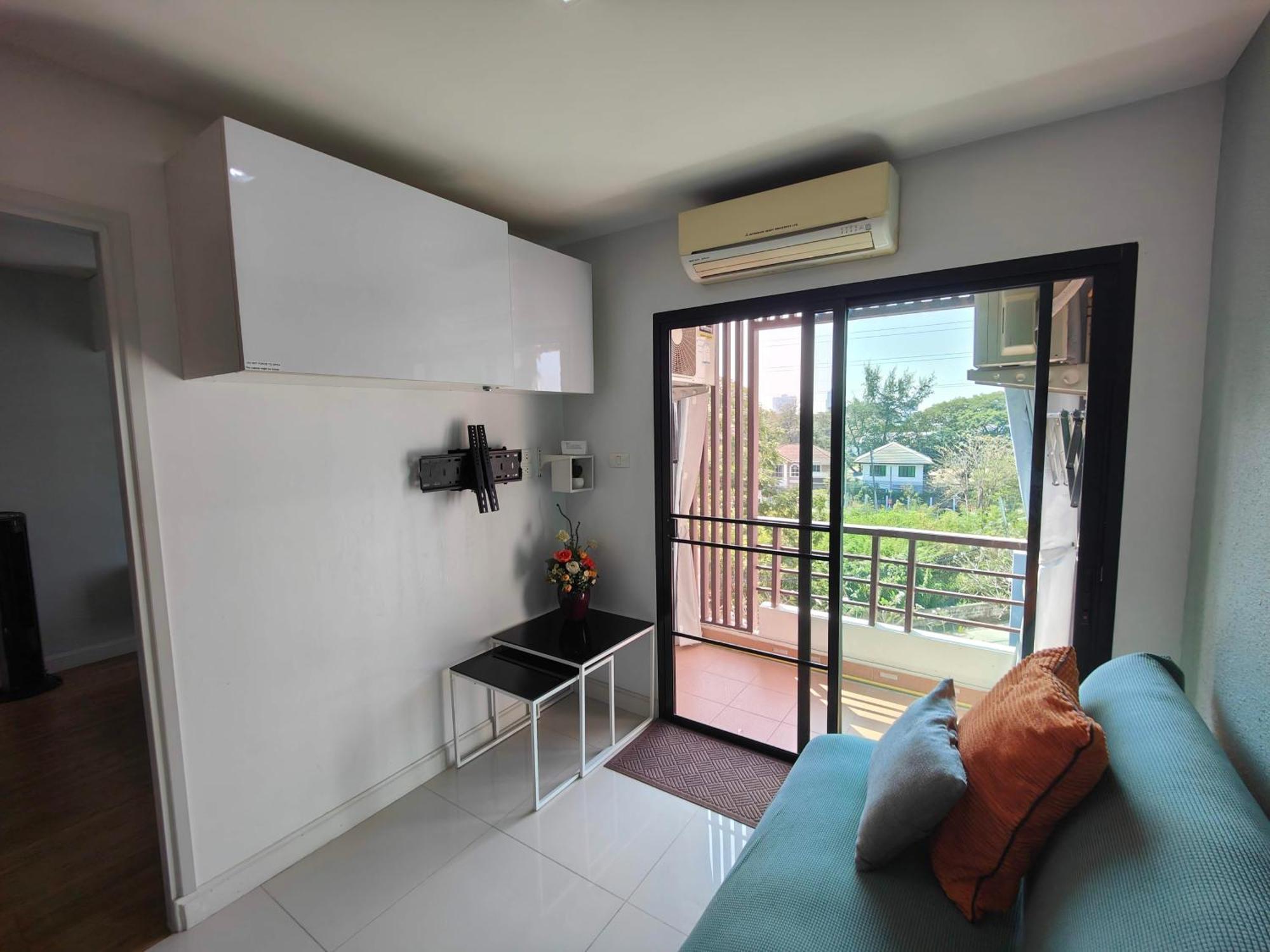 Blue And Farang Homes Apartment *