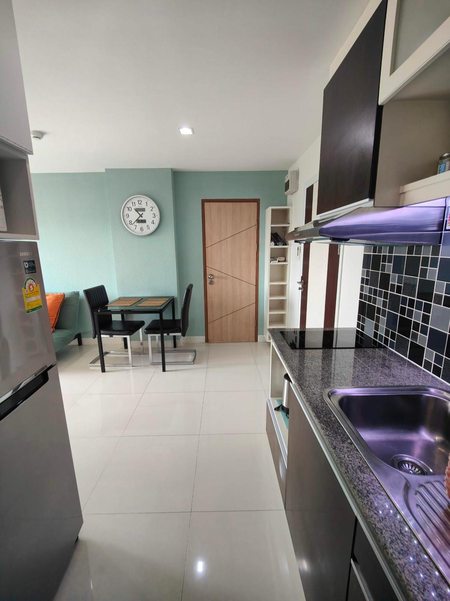 Blue And Farang Homes *