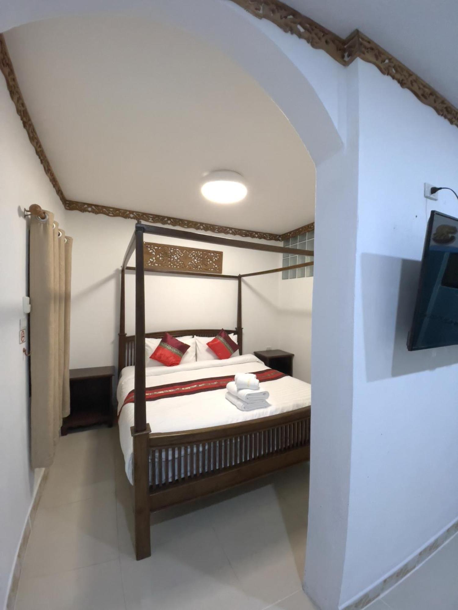 Mesa Garden Hotel *