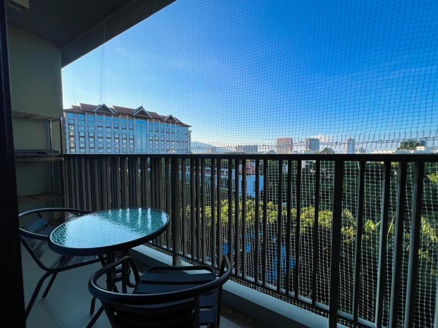 The Astra Luxury In Town Apartment *