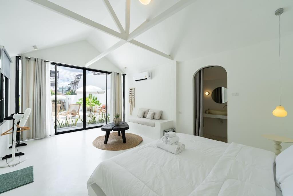 Stunning Pool - In Old Town Villa