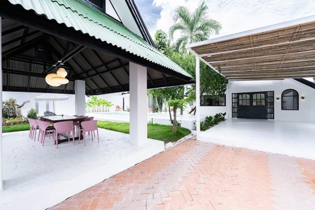 Stunning Pool - In Old Town Villa *