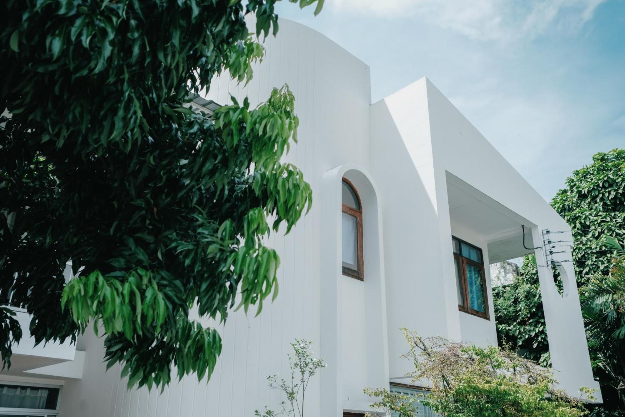 Hug House Near Airport Villa