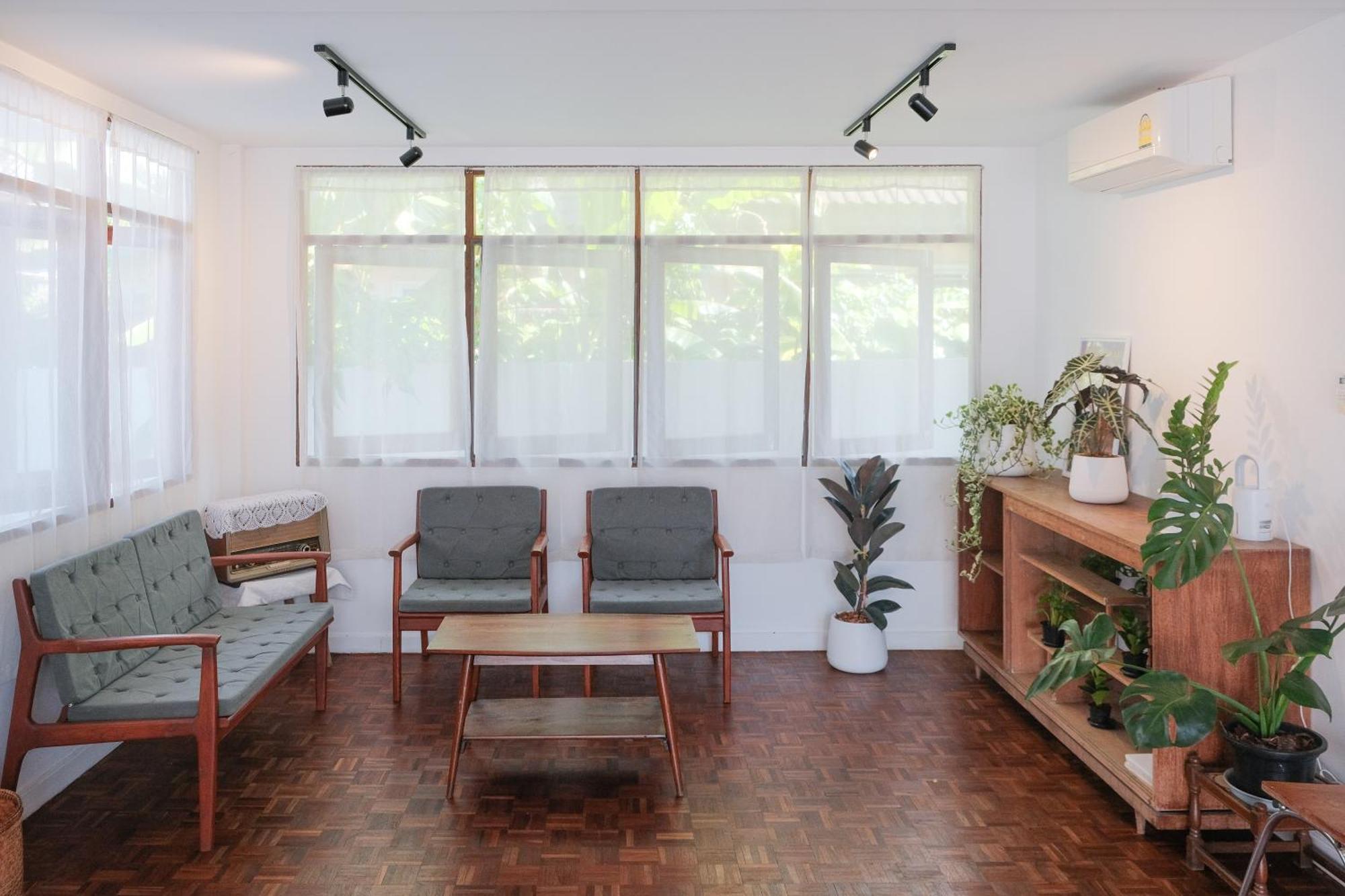 Hug House Near Airport * Chiang Mai