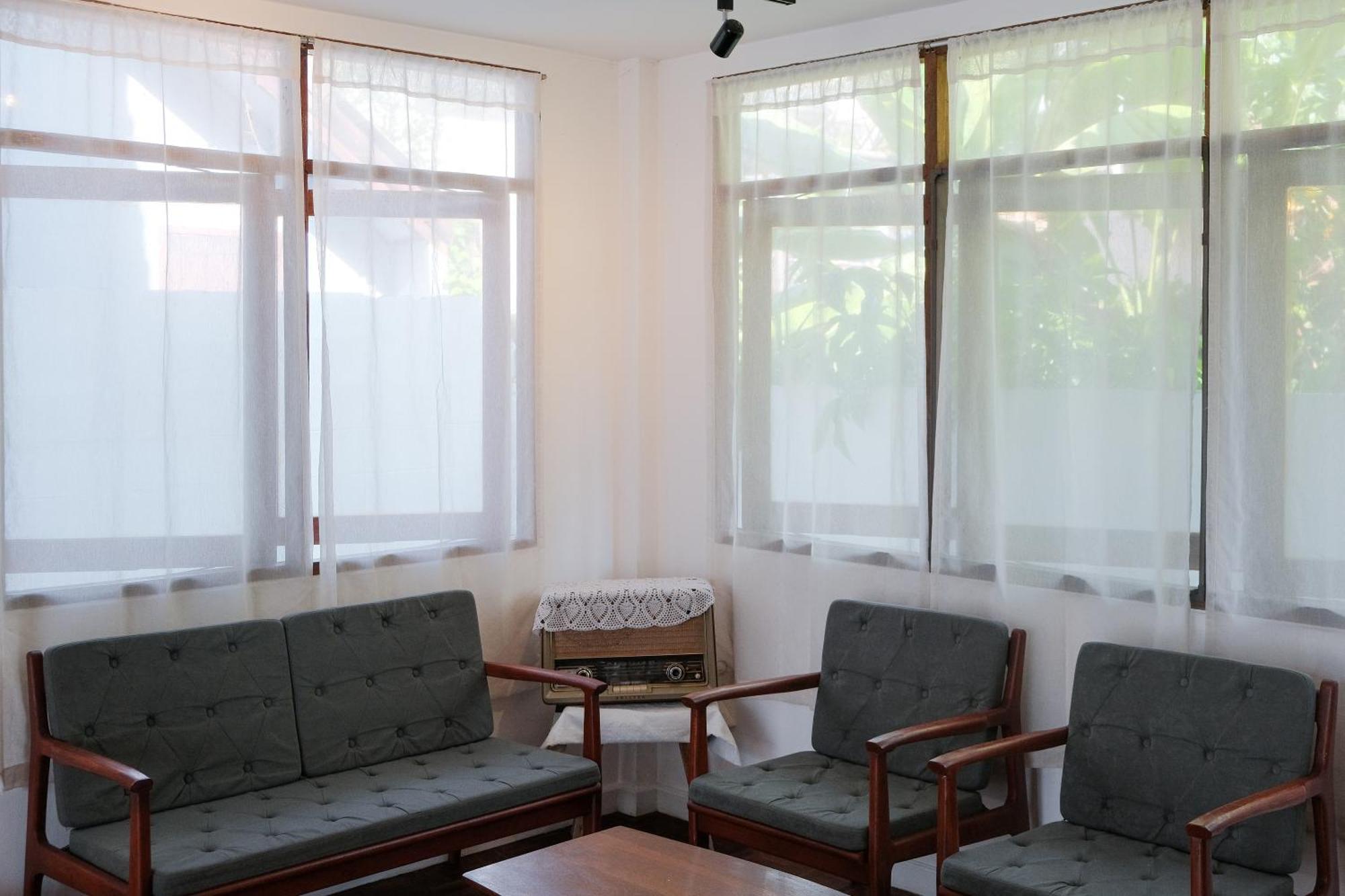 Hug House Near Airport Villa *