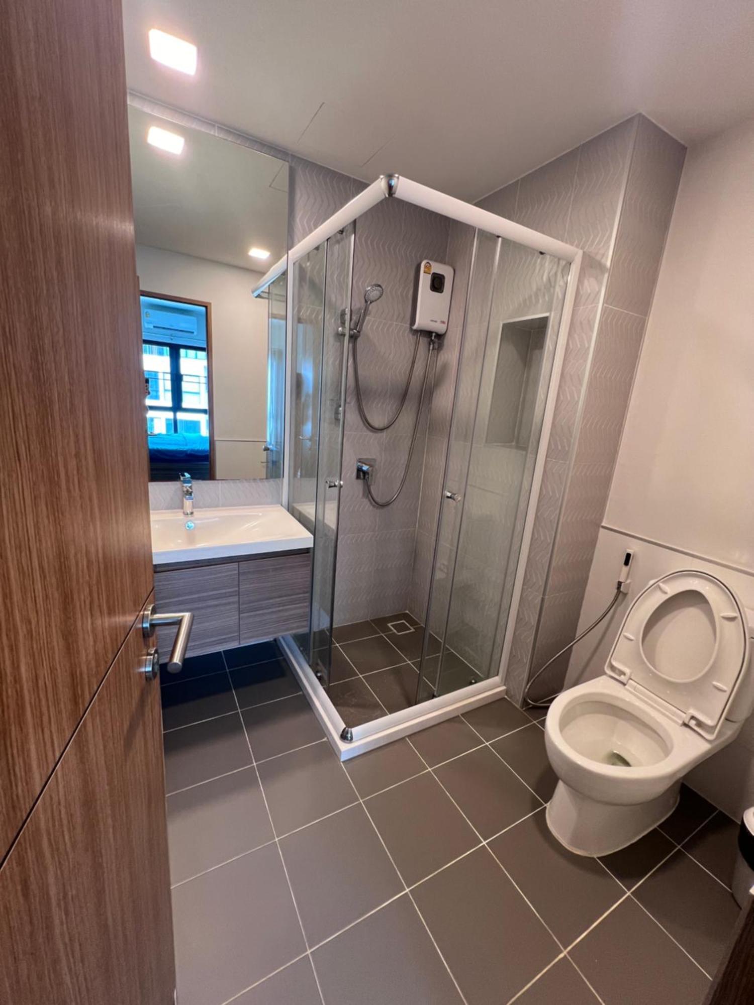 Apartment Arisecondo 泳池景观套房04号房 Chiang Mai