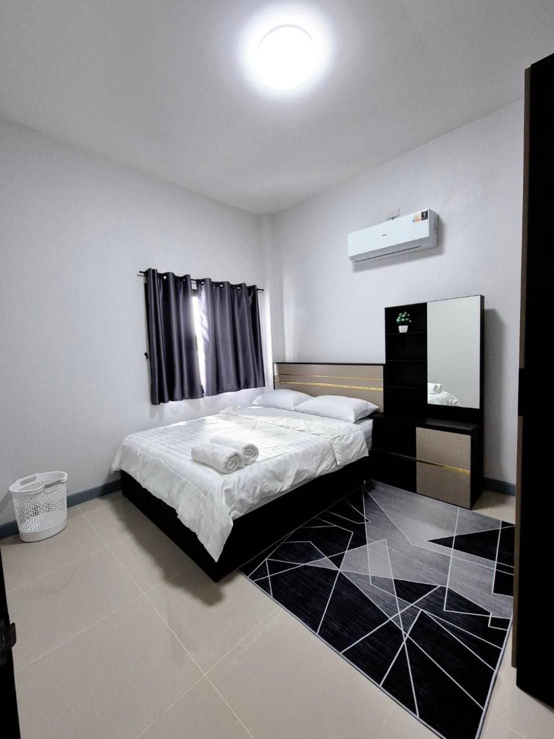 We House หางดง 2 Villa