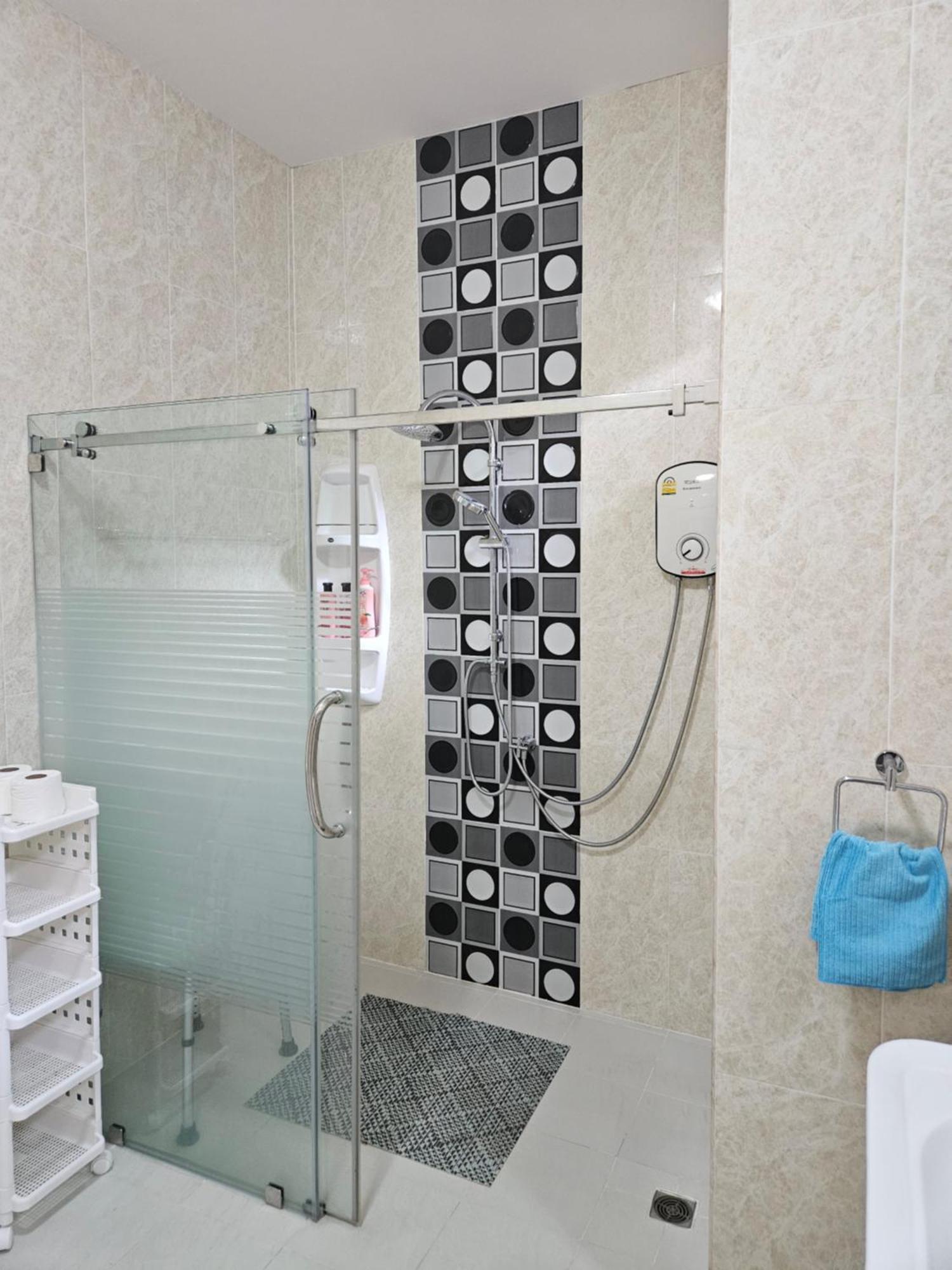 Separate House With Swimming Pool Villa *