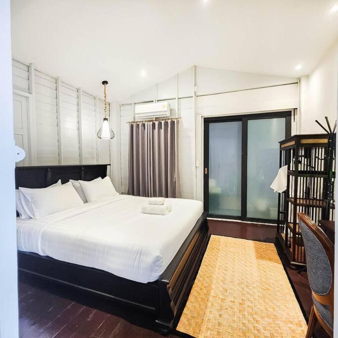 Villa Siraburi Boutique Pool At Center Of Old Town Chiang Mai