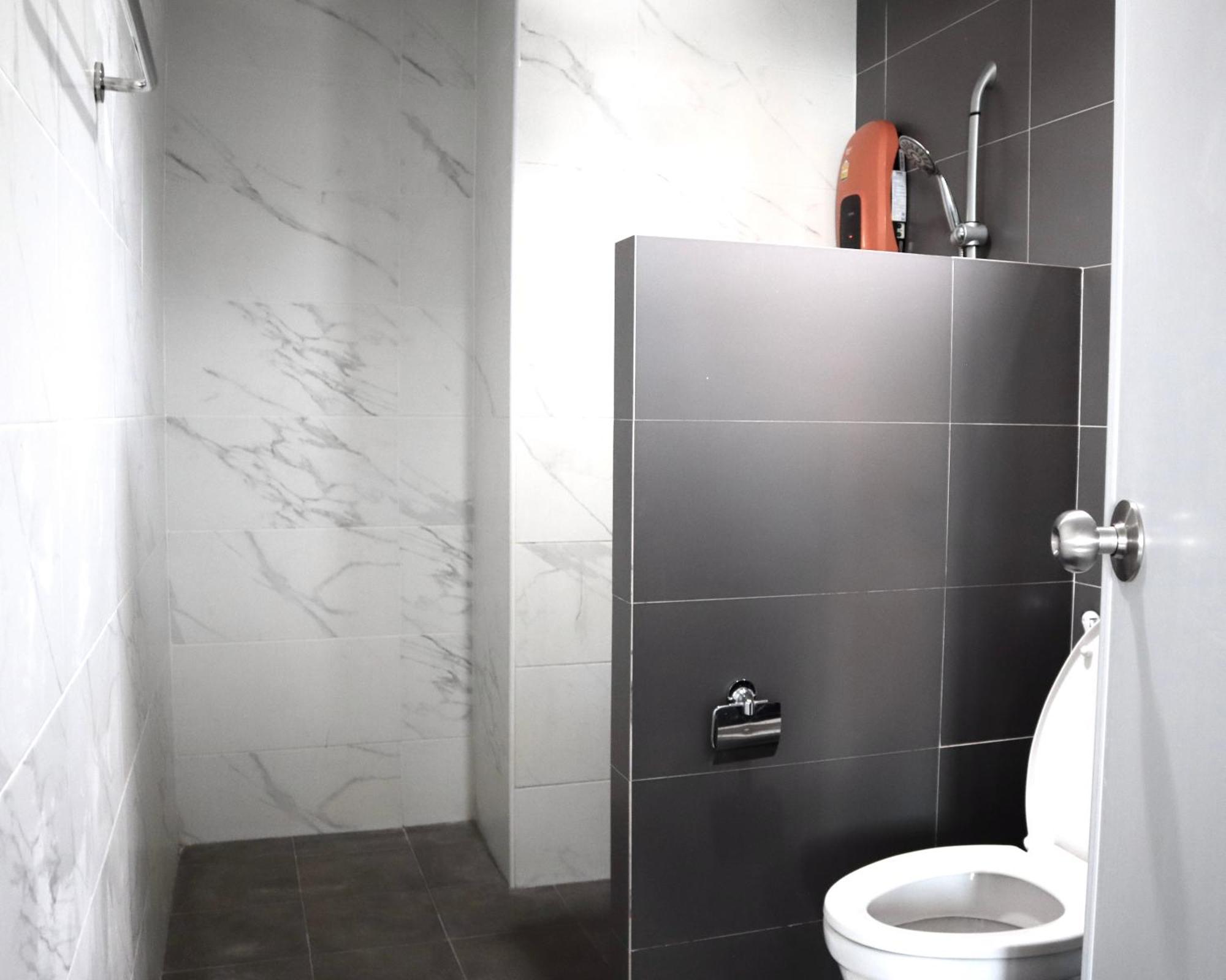 Aree Place Apartment *
