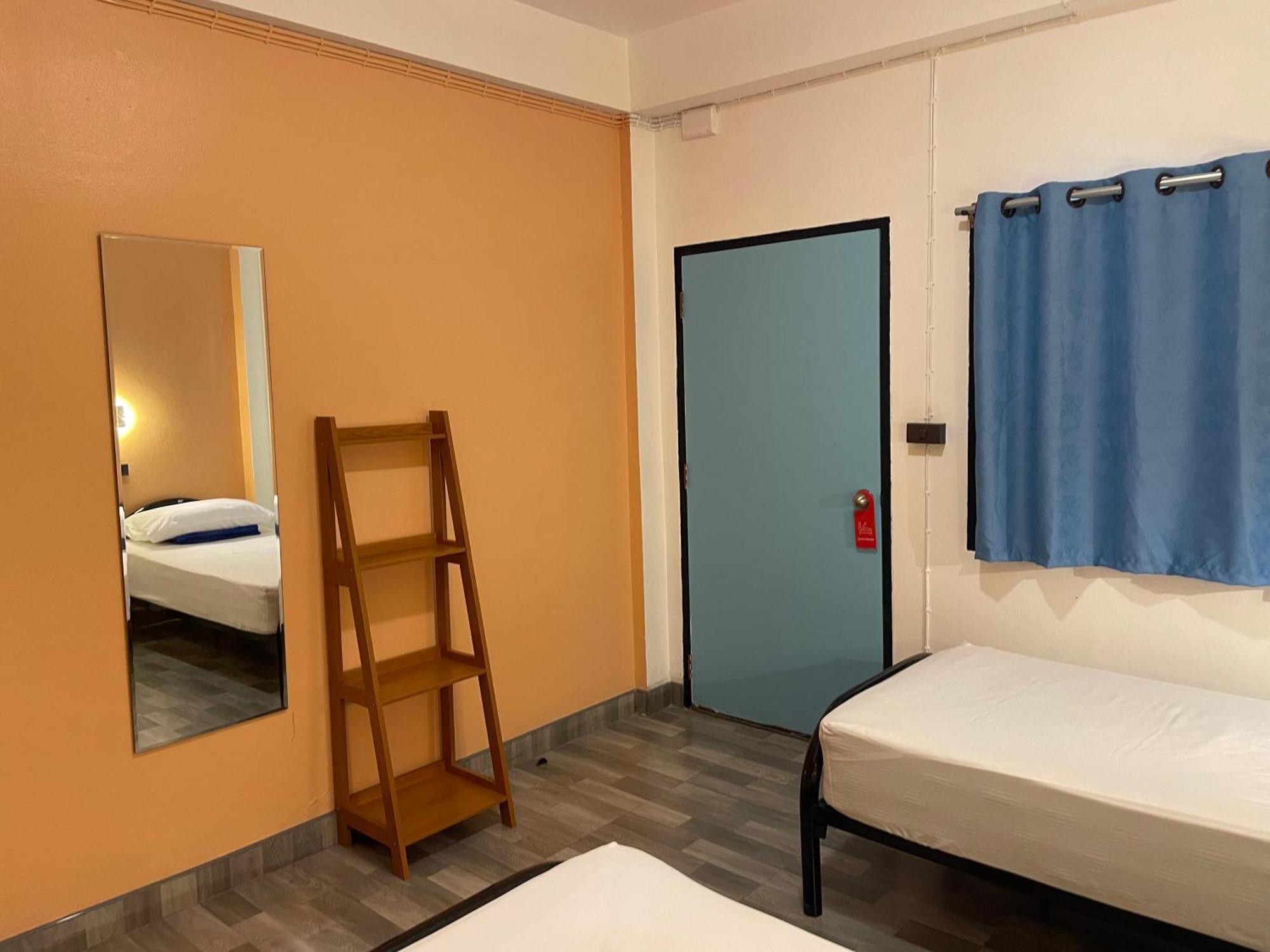 Revolution - Old Town Hostel Chiang Mai