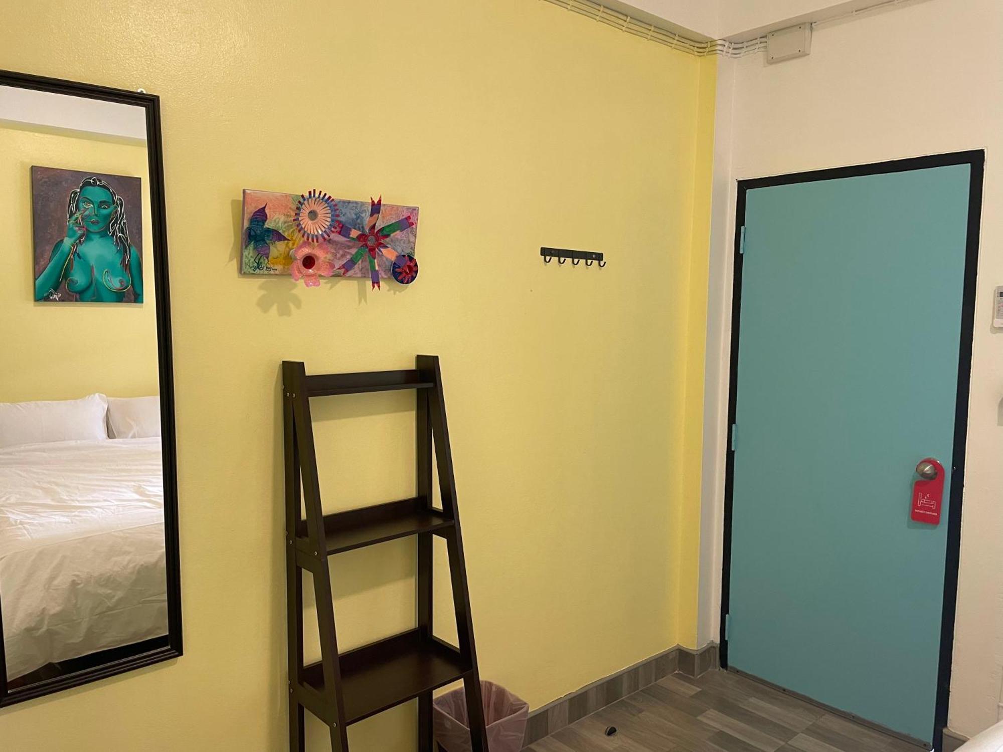 Revolution - Old Town Hostel Chiang Mai