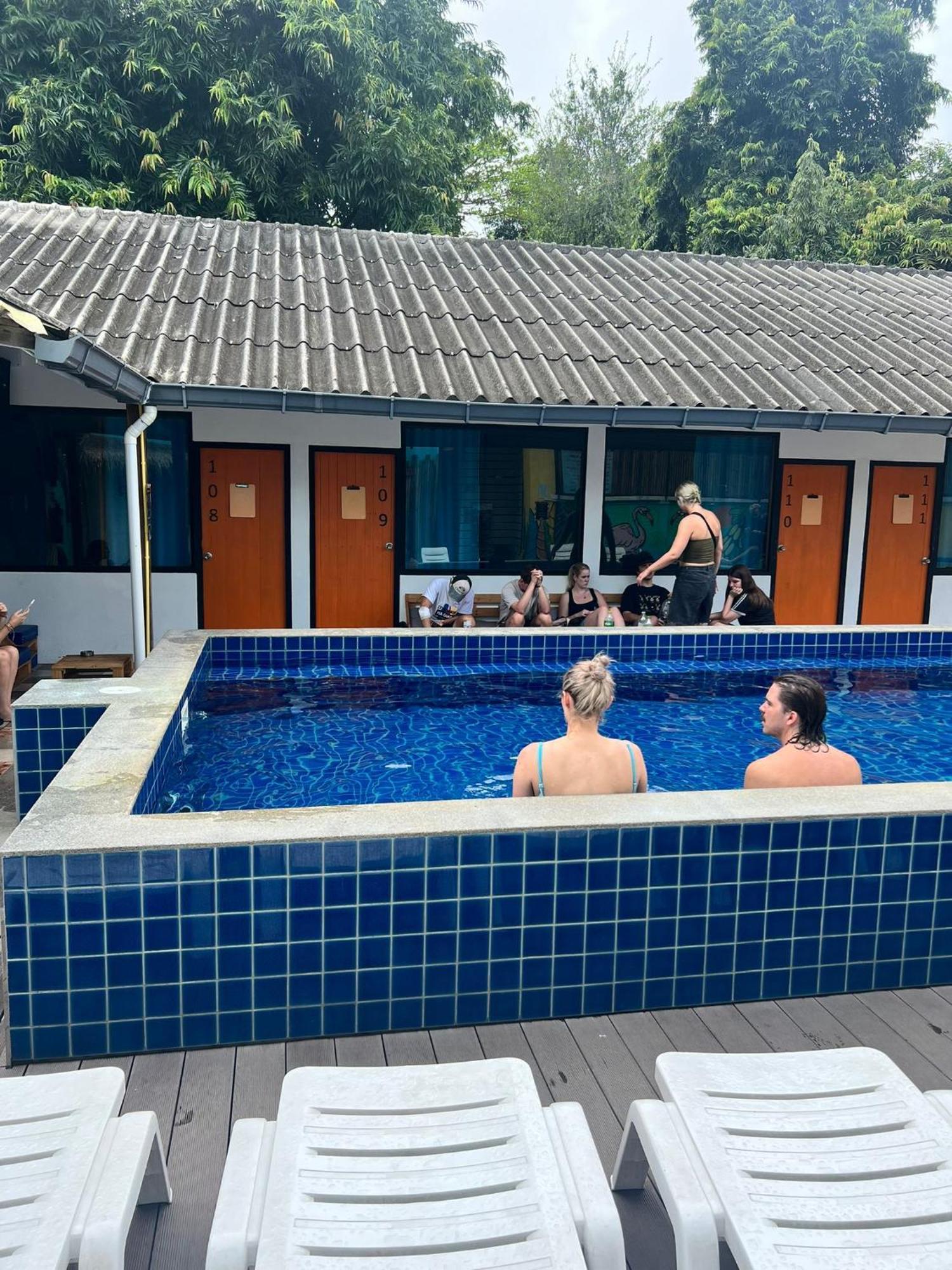 Revolution - Old Town Hostel Chiang Mai