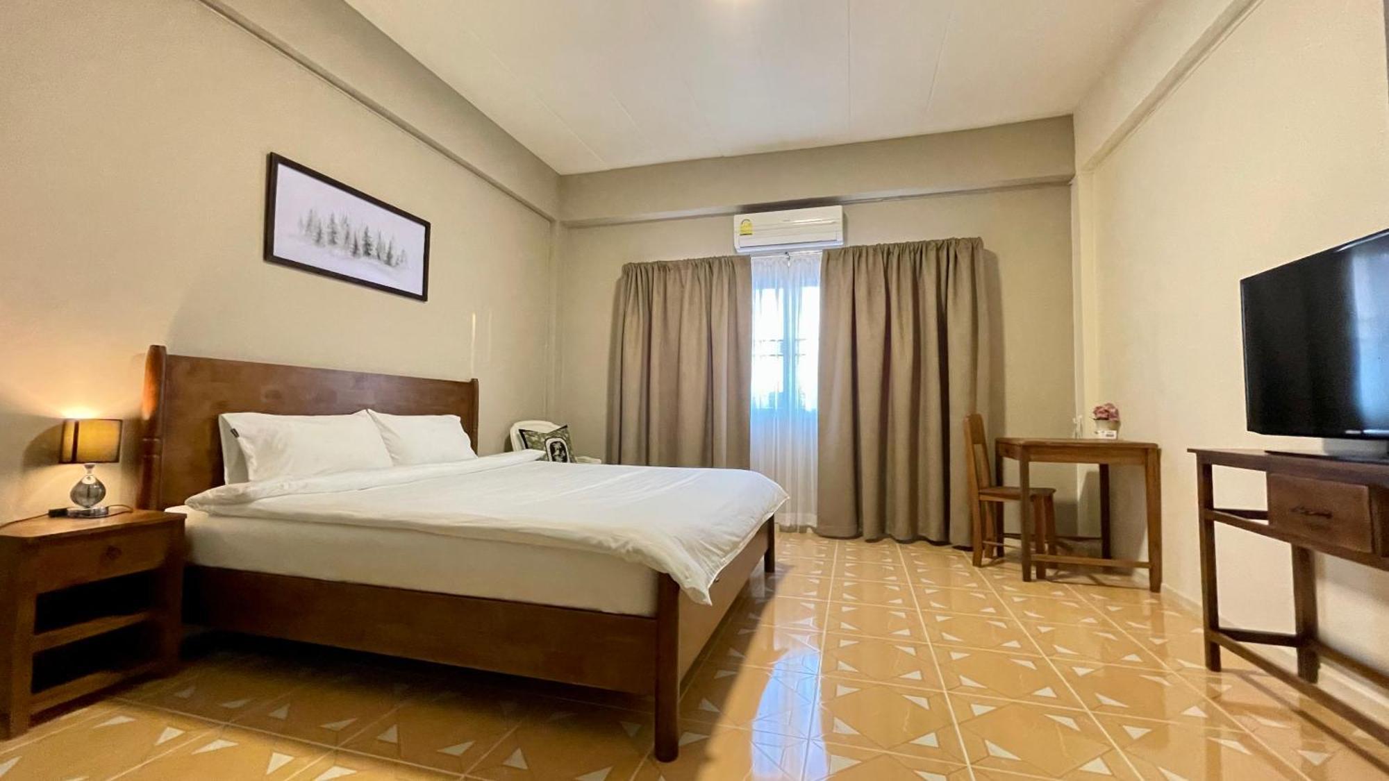 Aparthotel Ay's House *