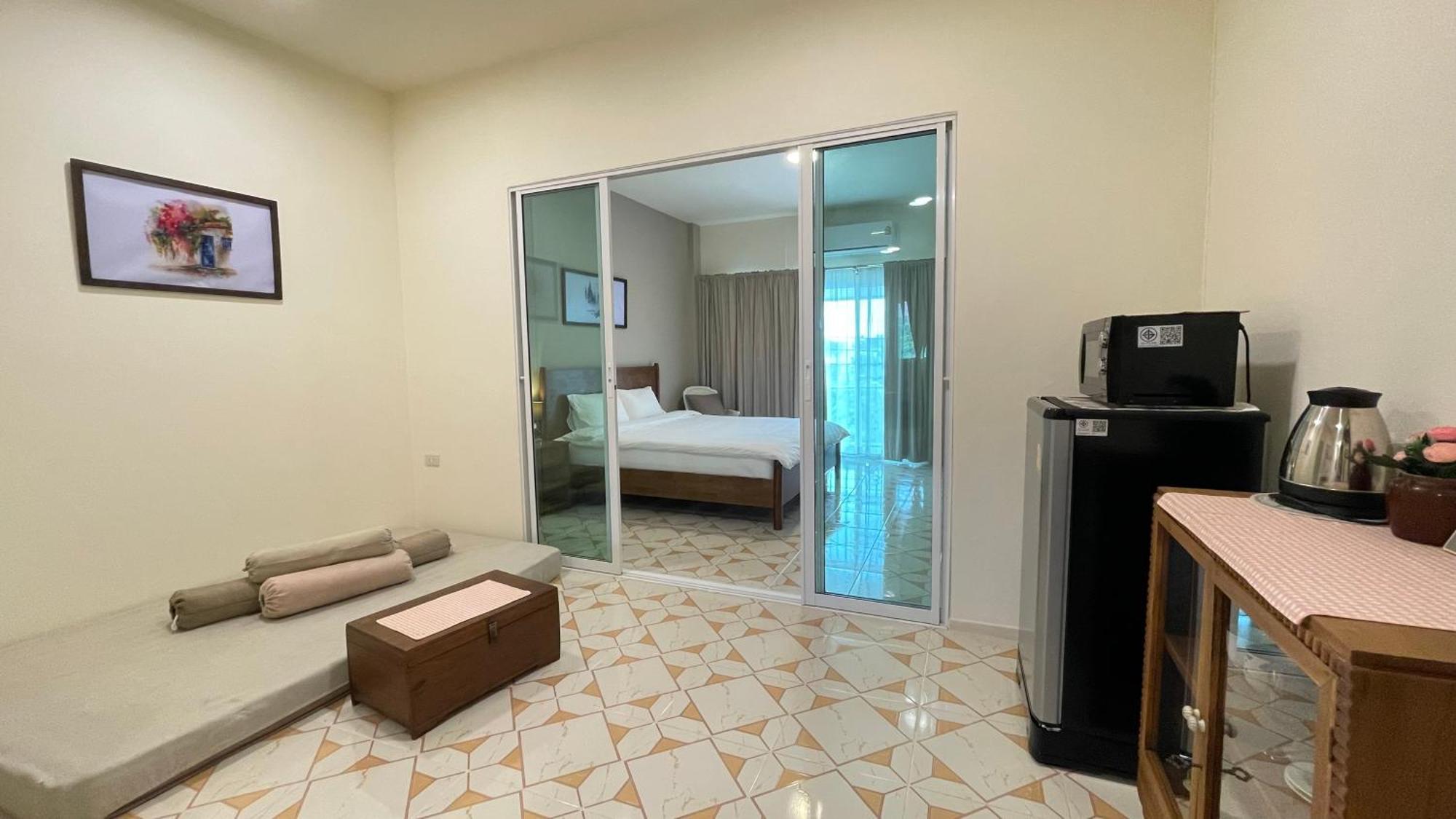 Ay's House Aparthotel