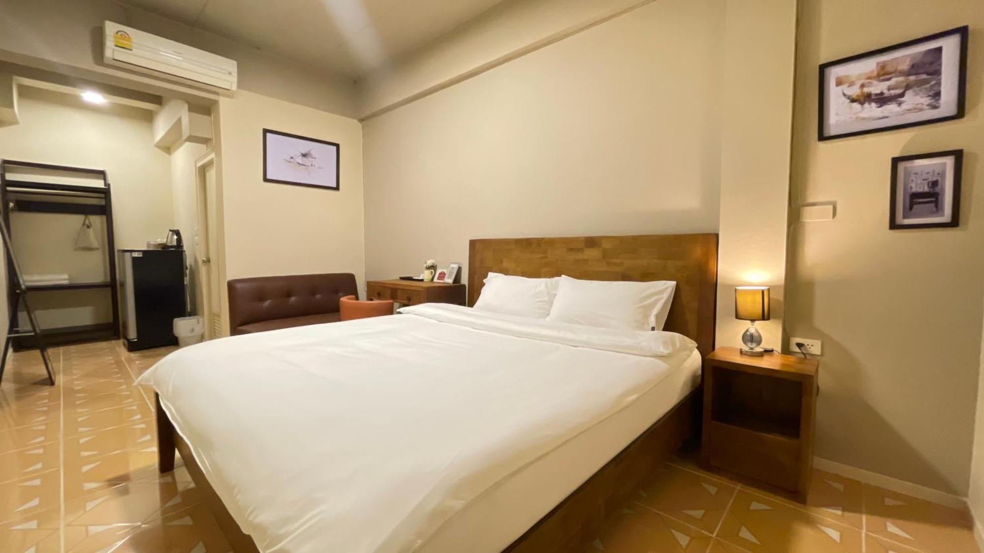 Ay's House Aparthotel
