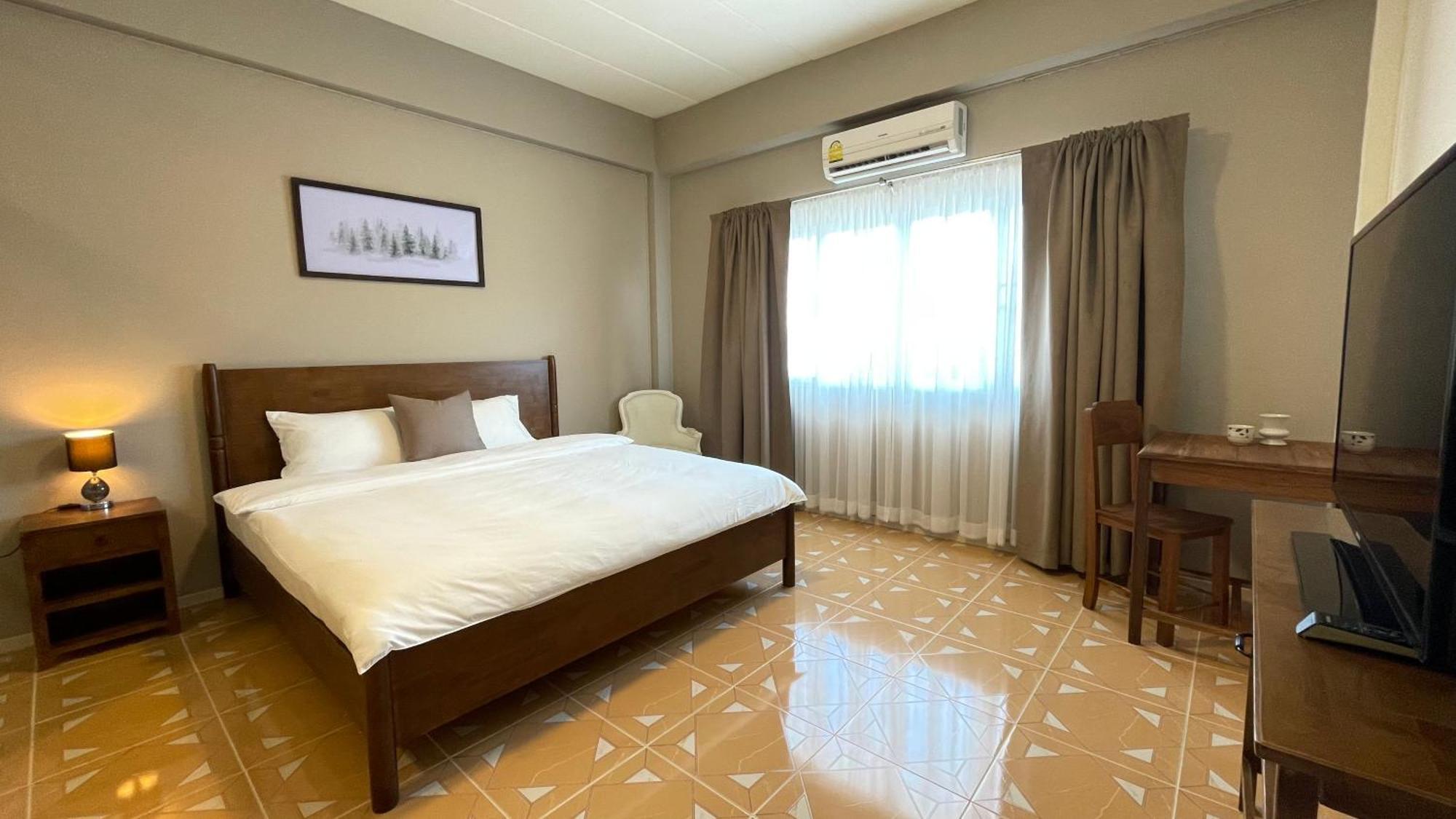 Aparthotel Ay's House *