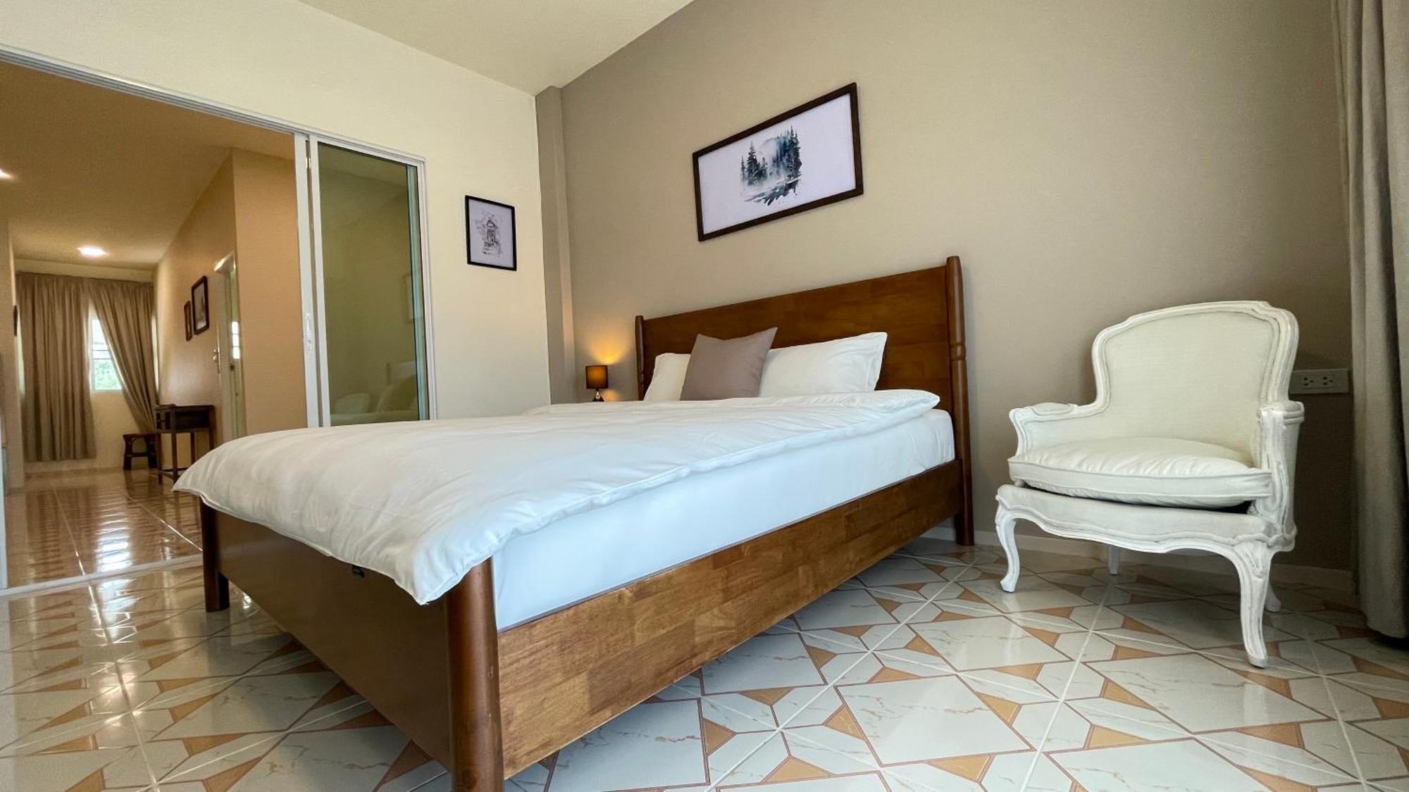 Ay's House Aparthotel *