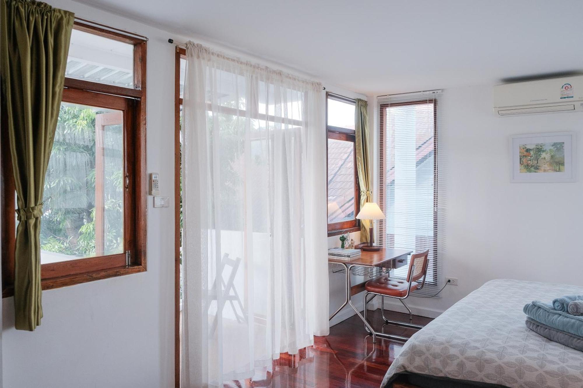 Homestay Hug House A *