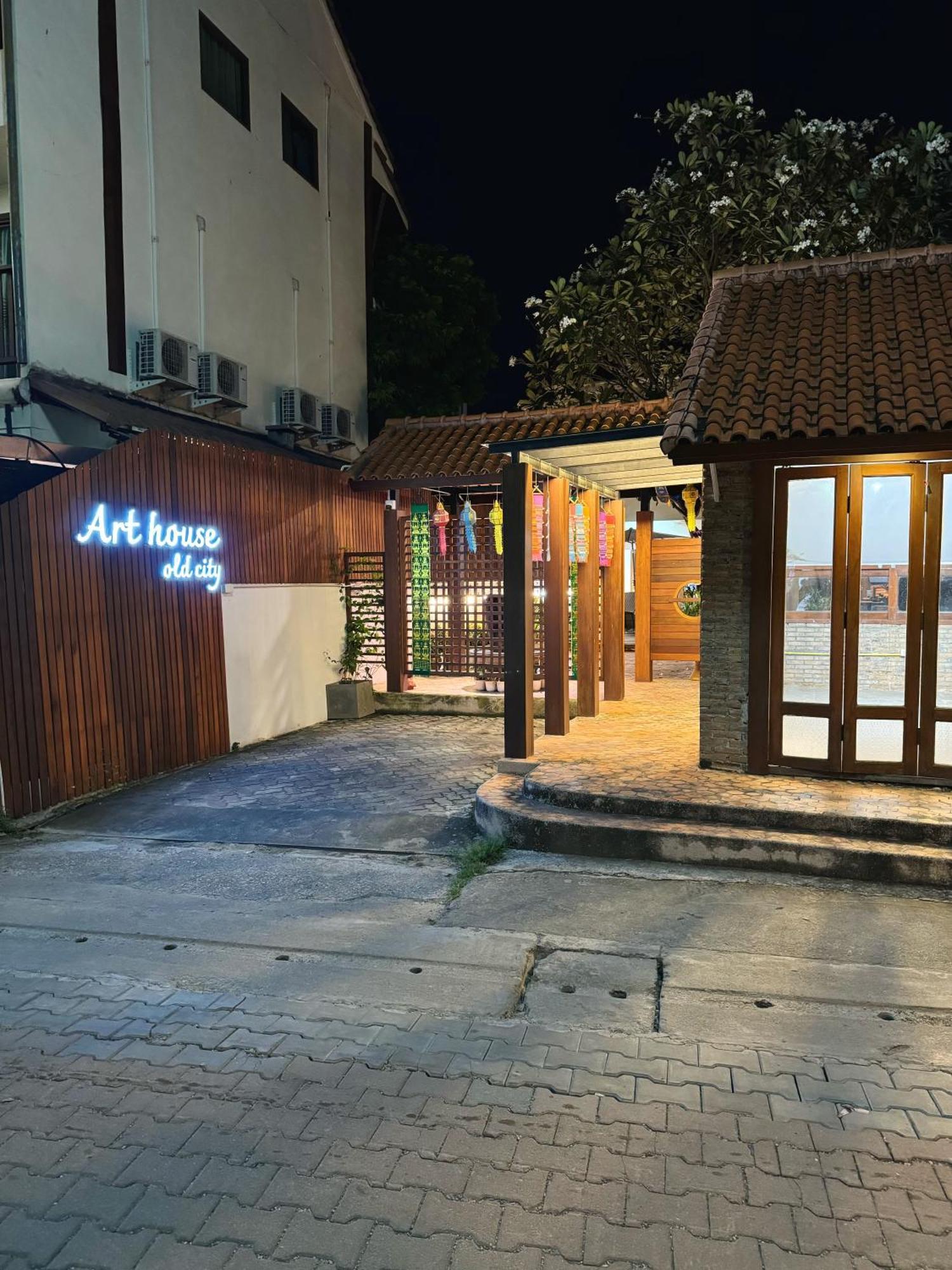 Homestay Art House Old