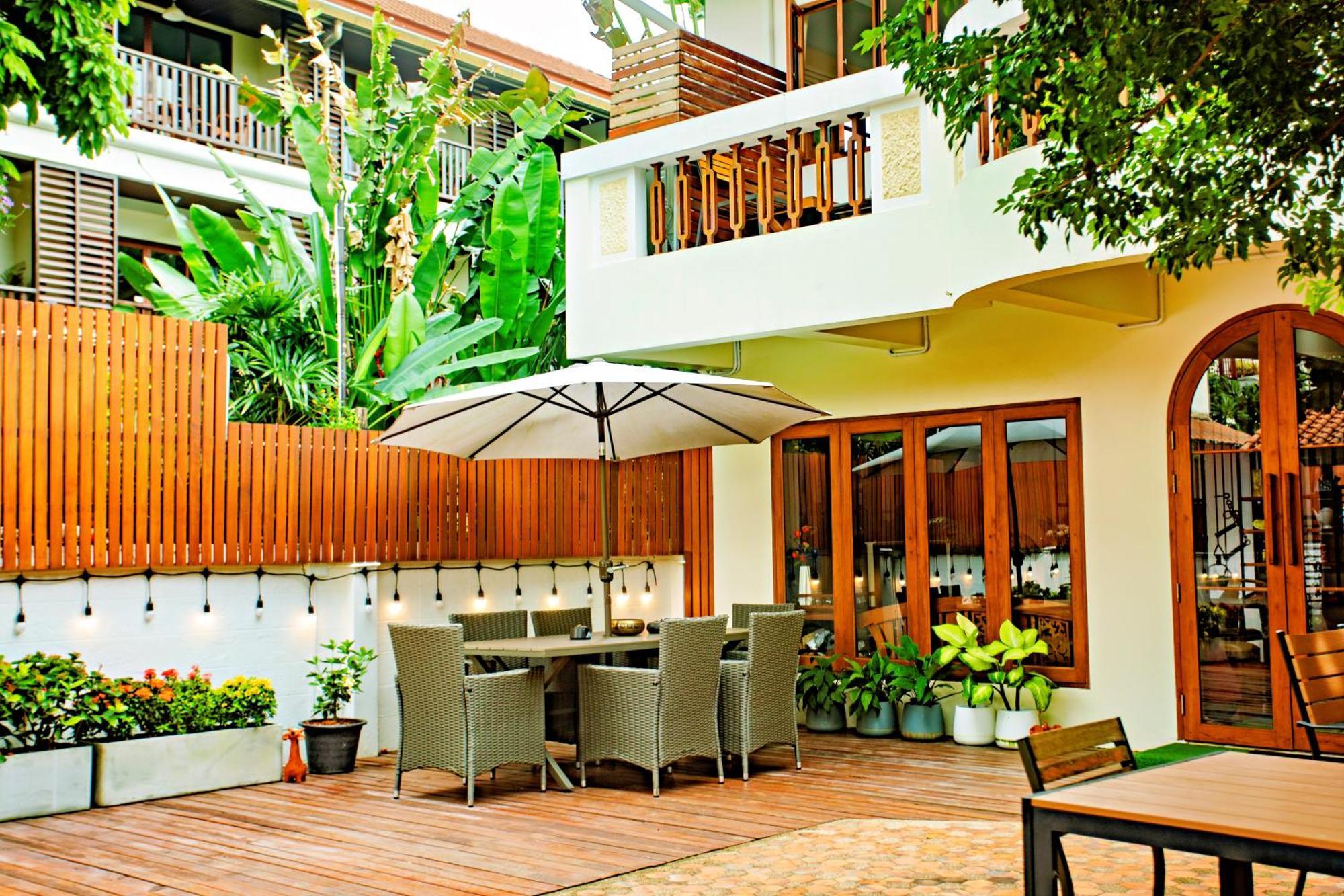Art House Old Homestay *