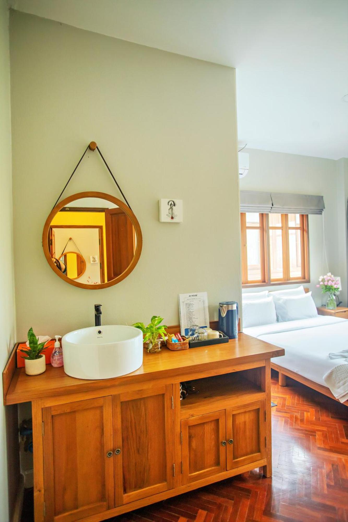 Art House Old Homestay Chiang Mai