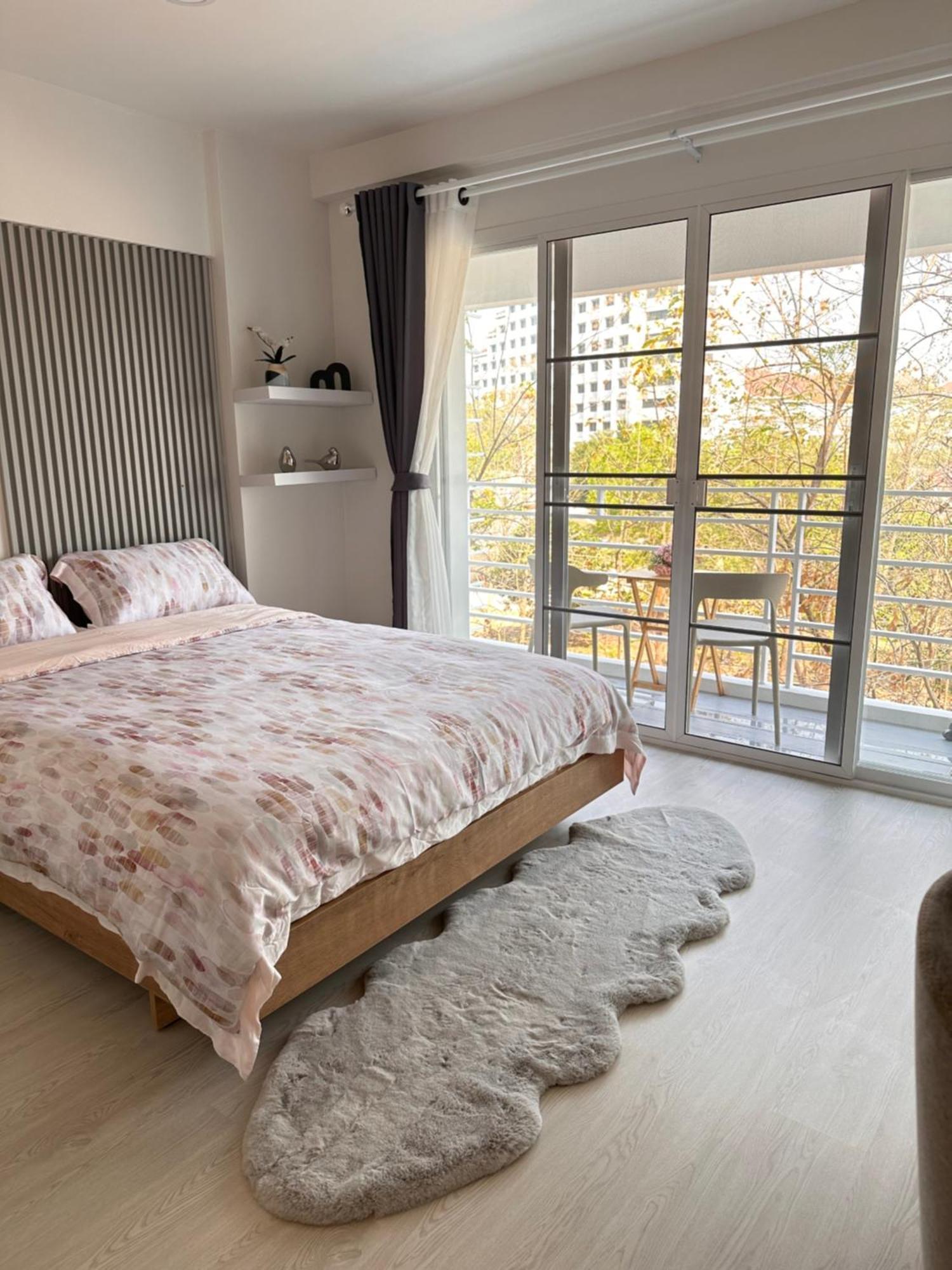 Cozy Urban Oasis