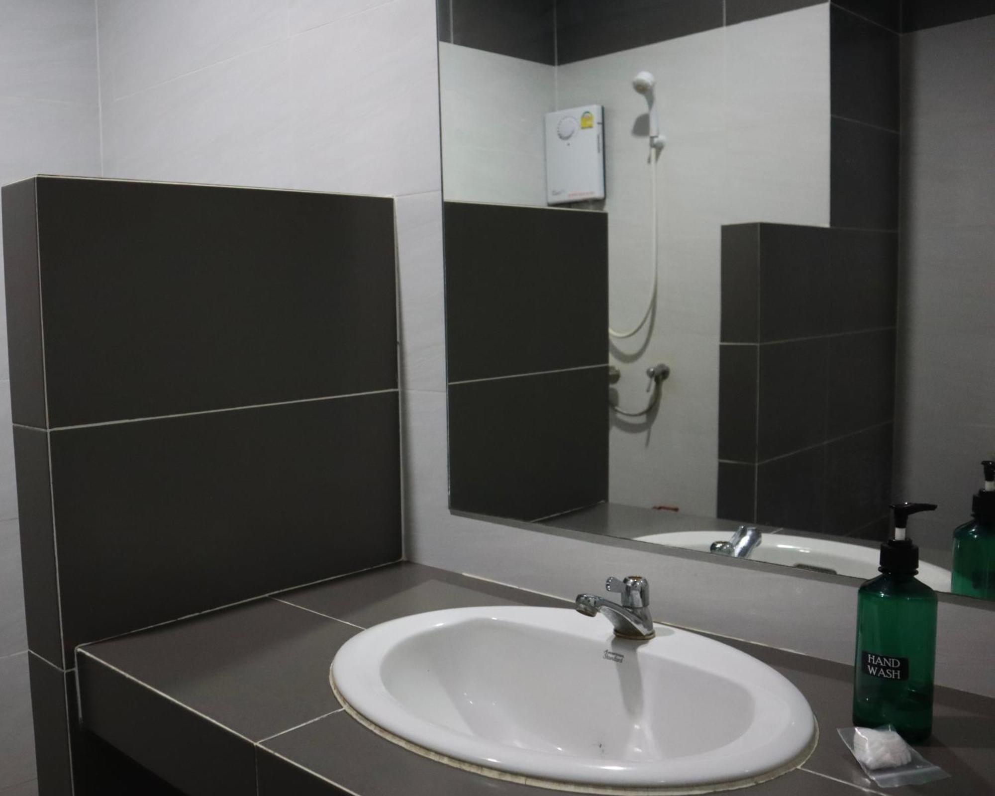 Aree Place Apartment *