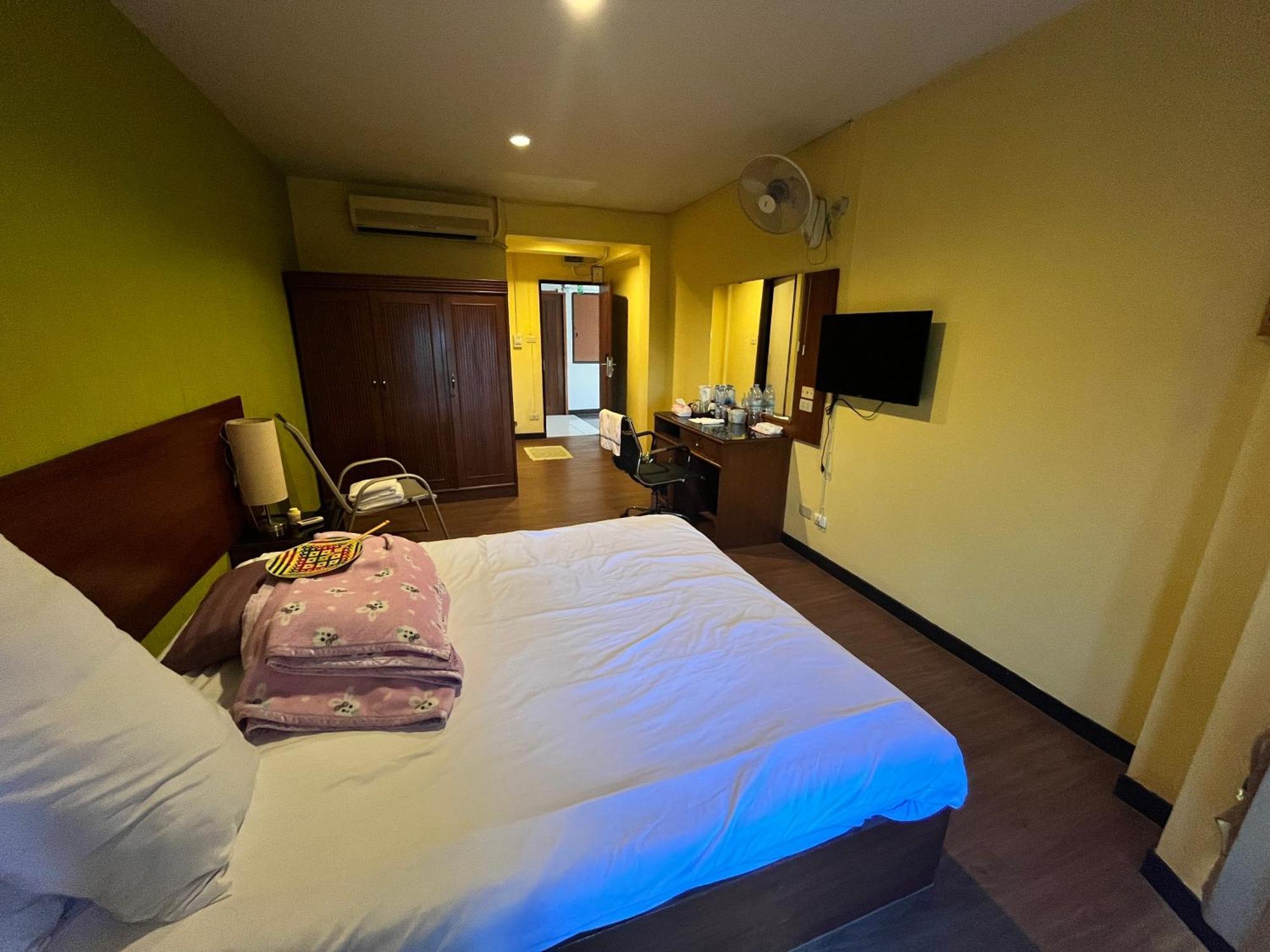 Rcn Court & Hotel 2*