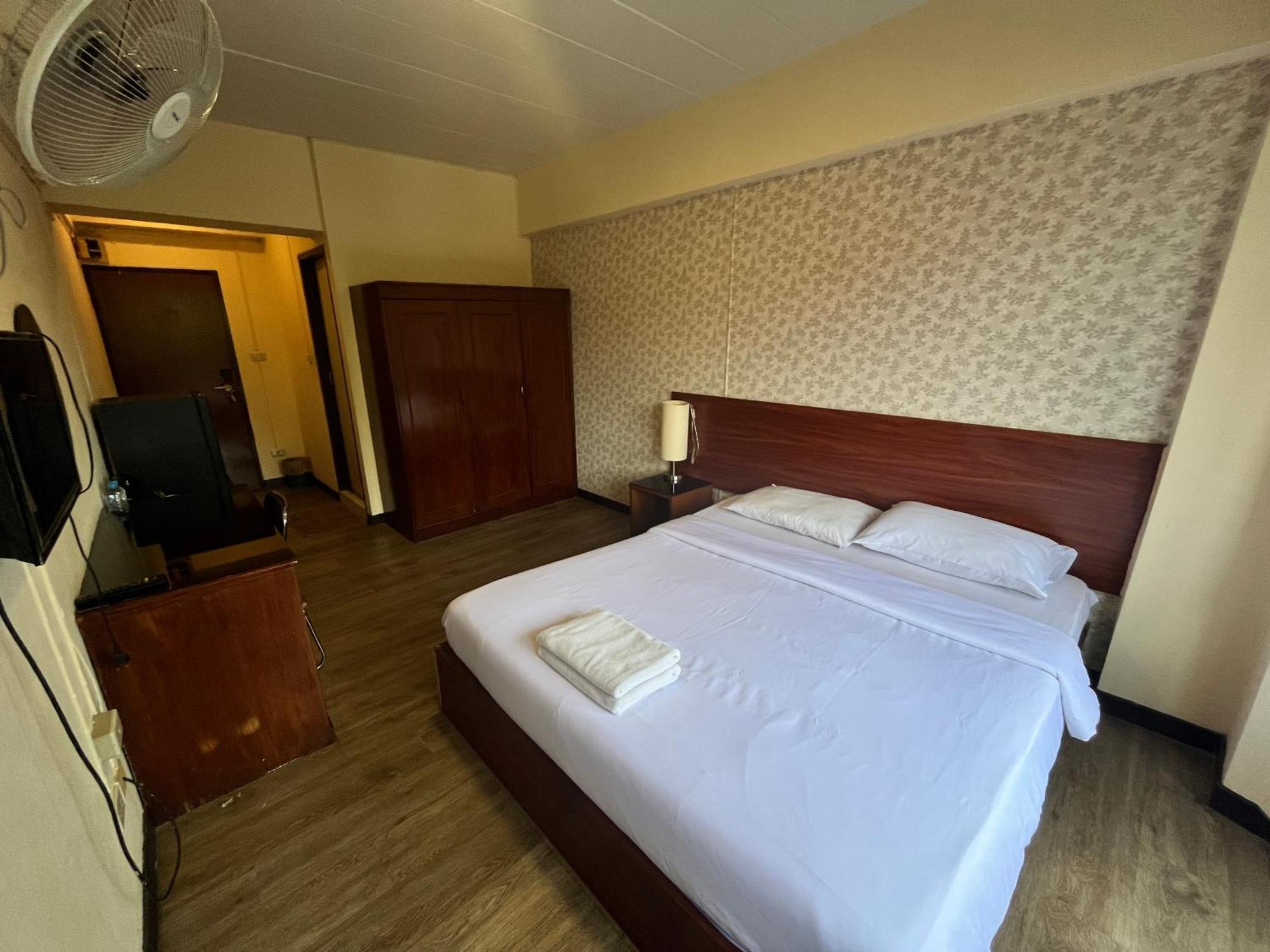 Hotel Rcn Court & 2*