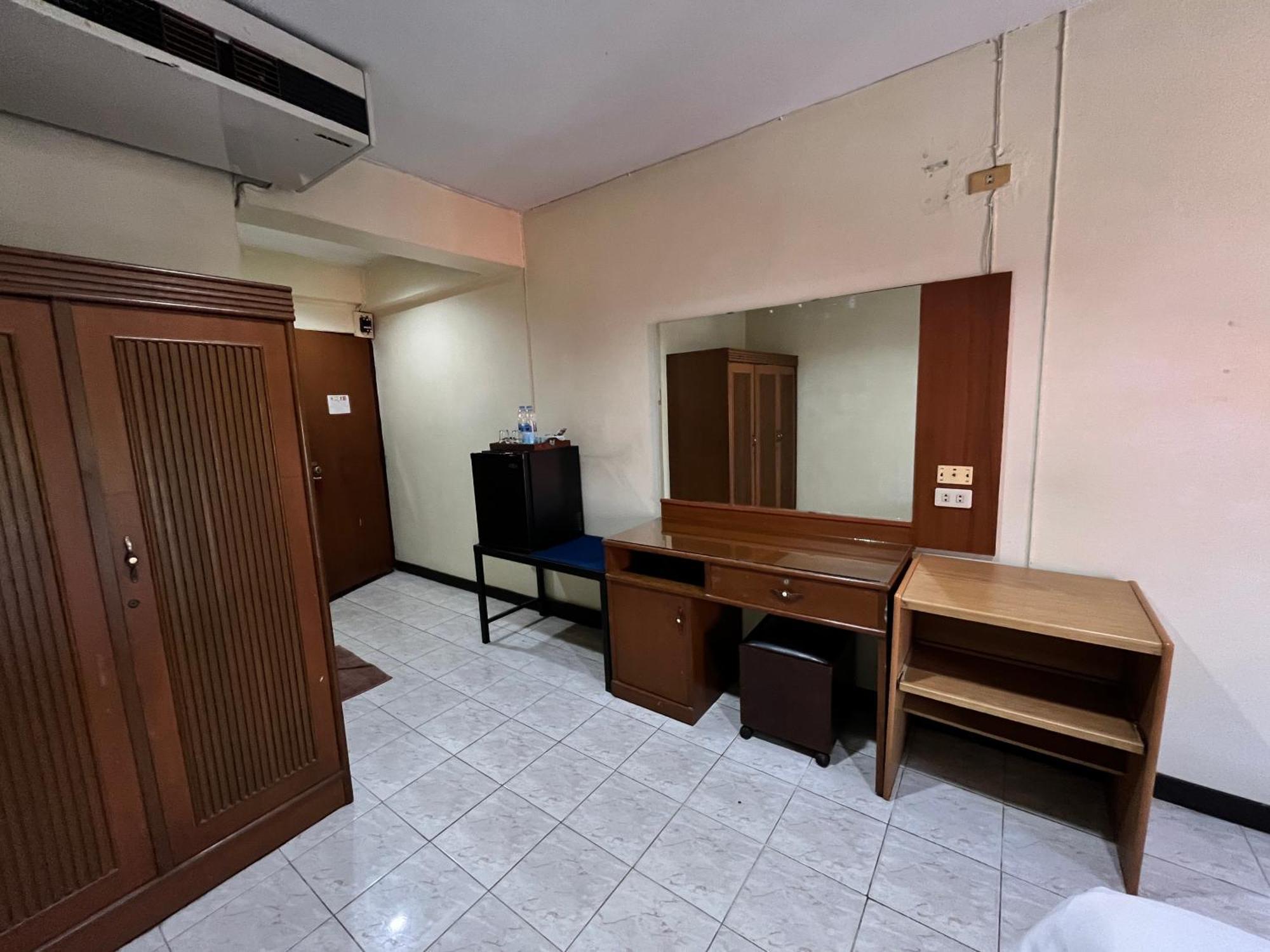 Rcn Court & Hotel