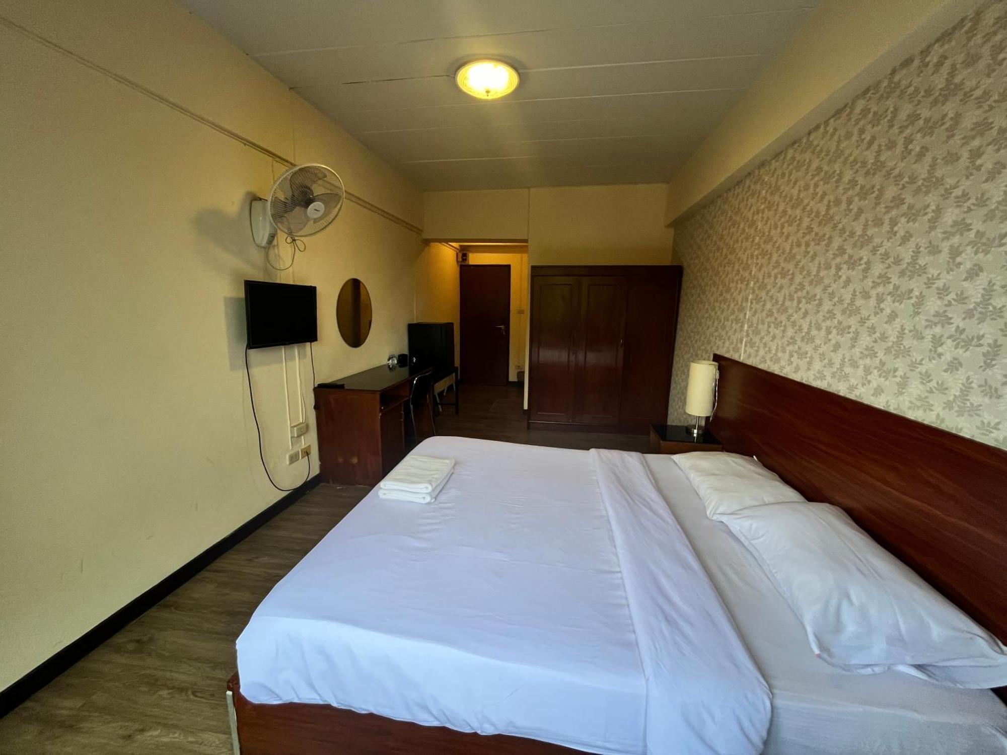 Rcn Court & Hotel 2*