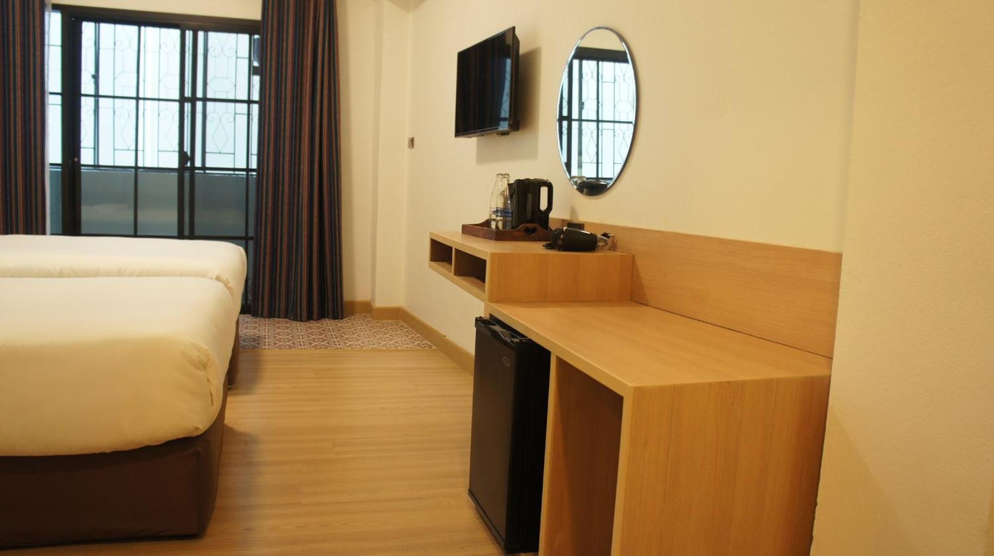 Rcn Court & Hotel 2*