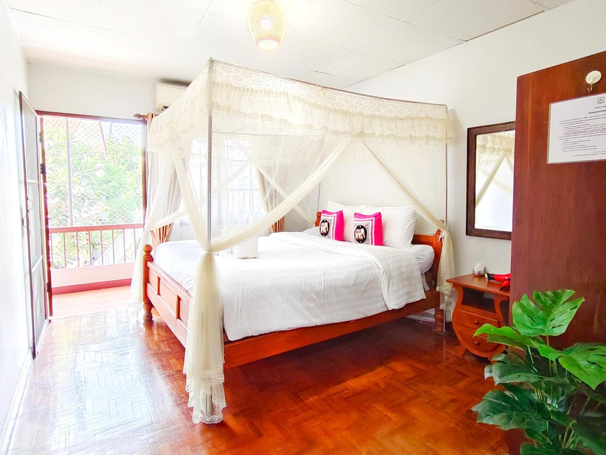 Aphilapa House *