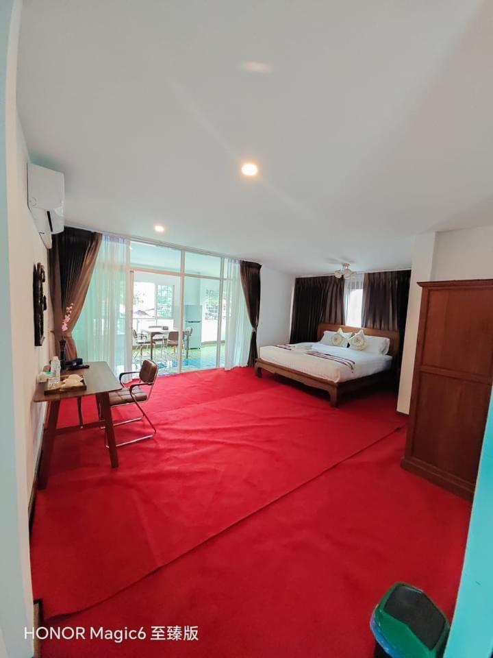 Baan Khlong Mae Kha