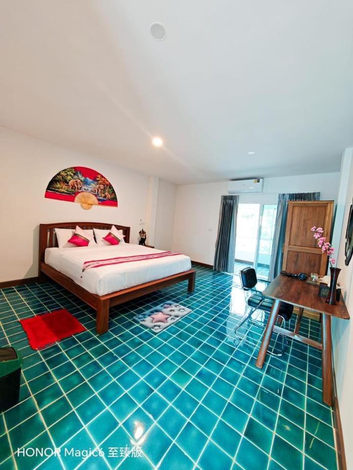 Baan Khlong Mae Kha 3*